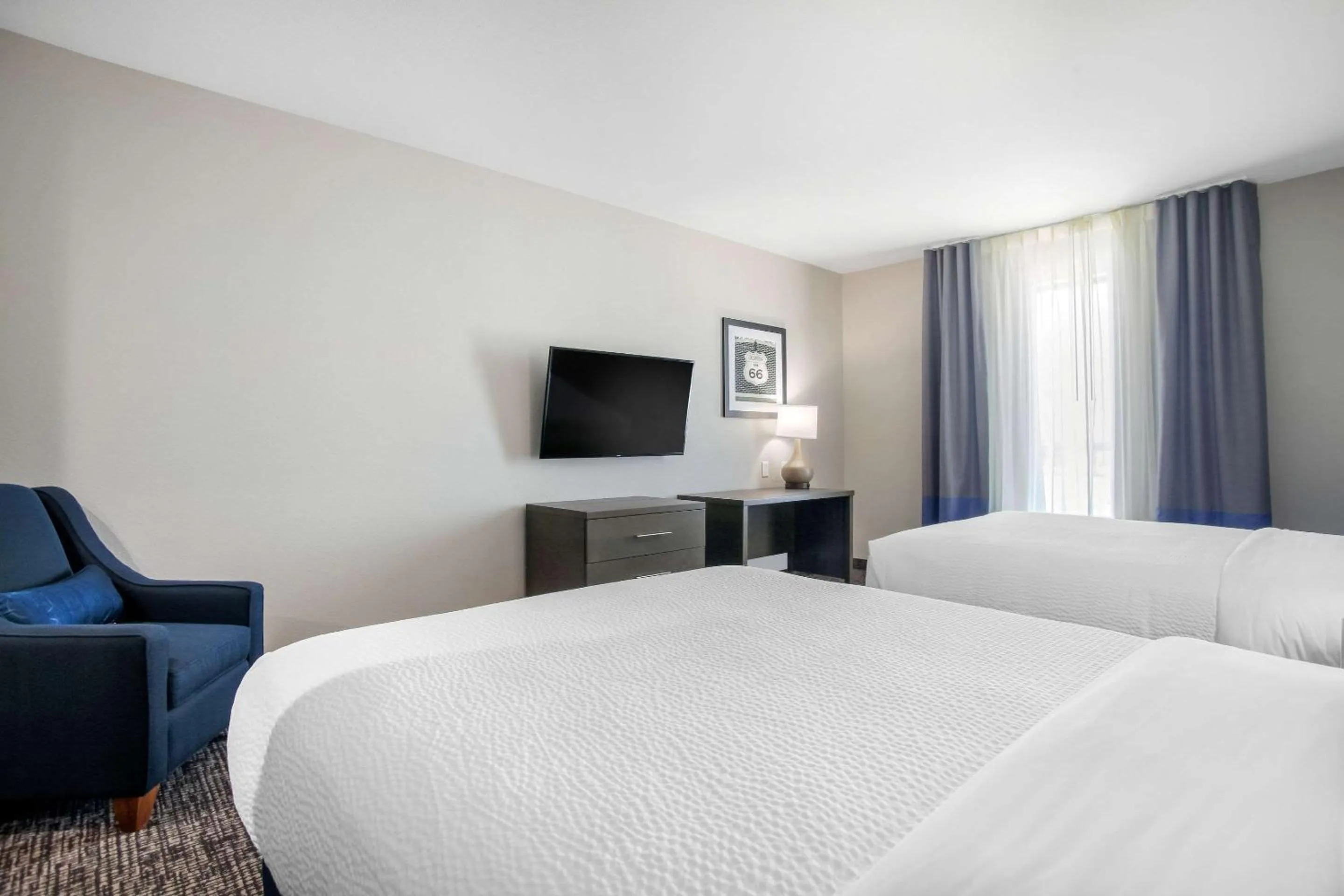Photo of the whole room, Bed in Holiday Inn Express & Suites Tulsa East - Catoosa by IHG