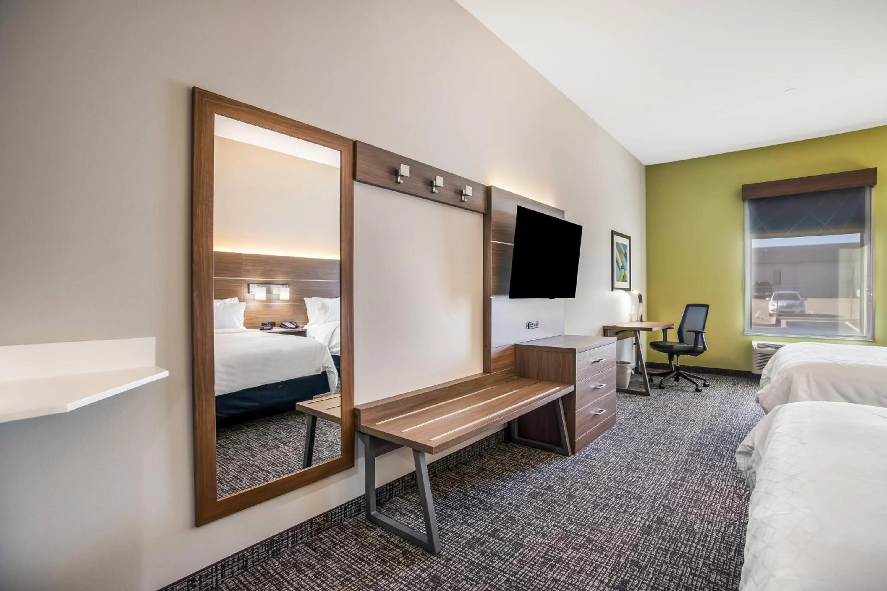 Photo of the whole room, Bed in Holiday Inn Express & Suites Tulsa East - Catoosa by IHG