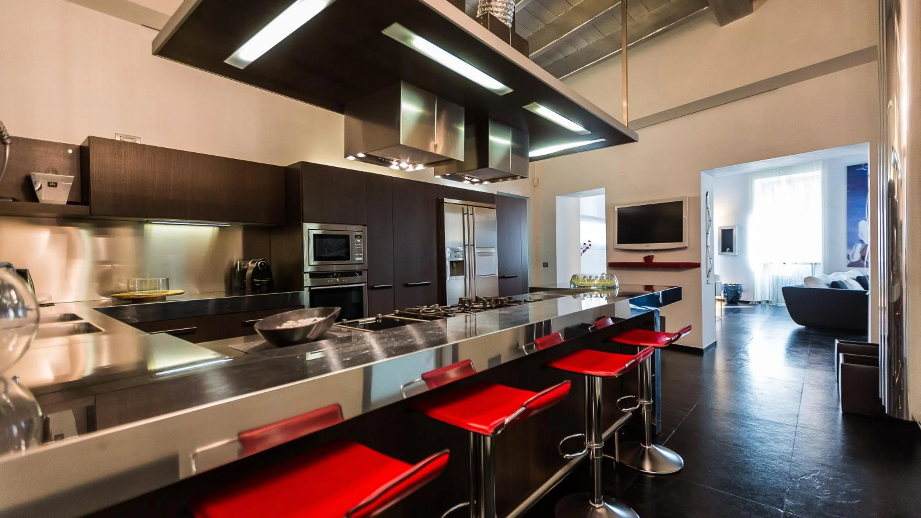 Kitchen or kitchenette in Rental in Rome Cosmopolitan hi-tech