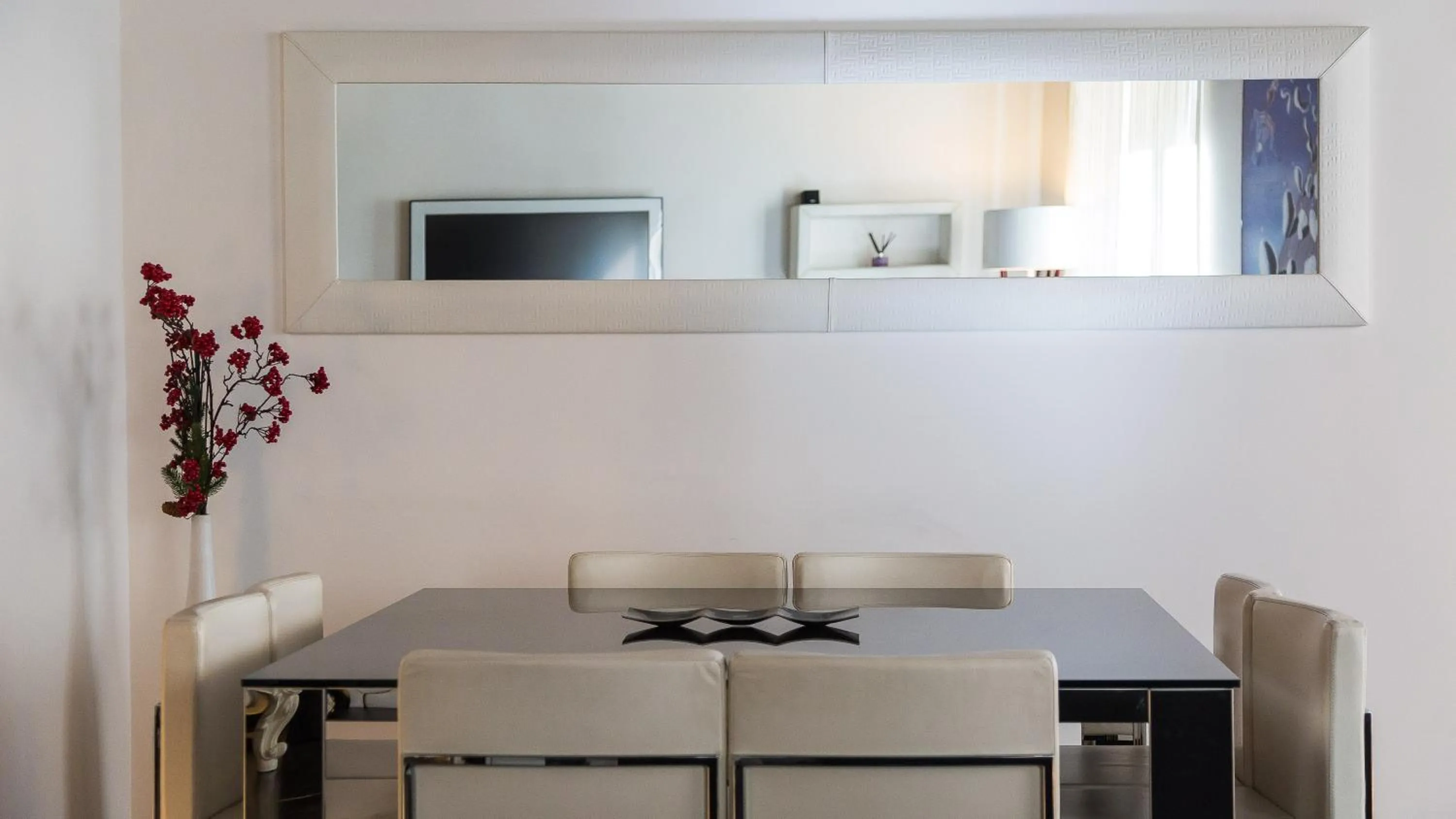 Dining area in Rental in Rome Cosmopolitan hi-tech