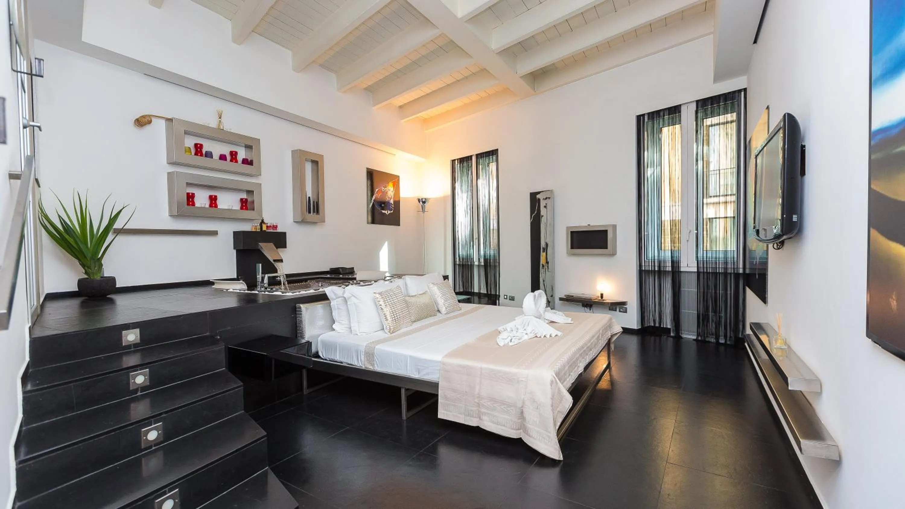 Hot Tub, Bed in Rental in Rome Cosmopolitan hi-tech