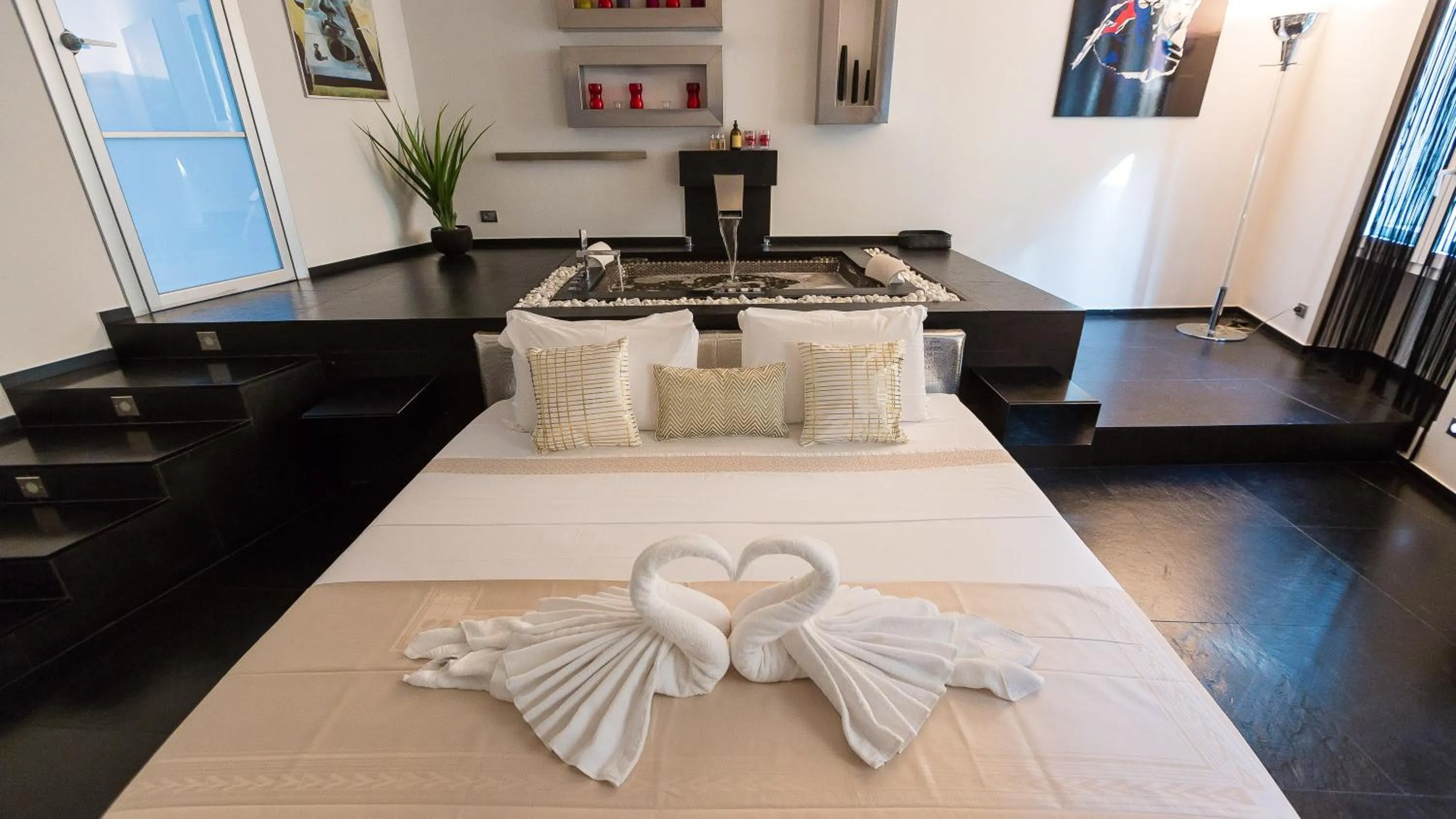 Hot Tub, Bed in Rental in Rome Cosmopolitan hi-tech