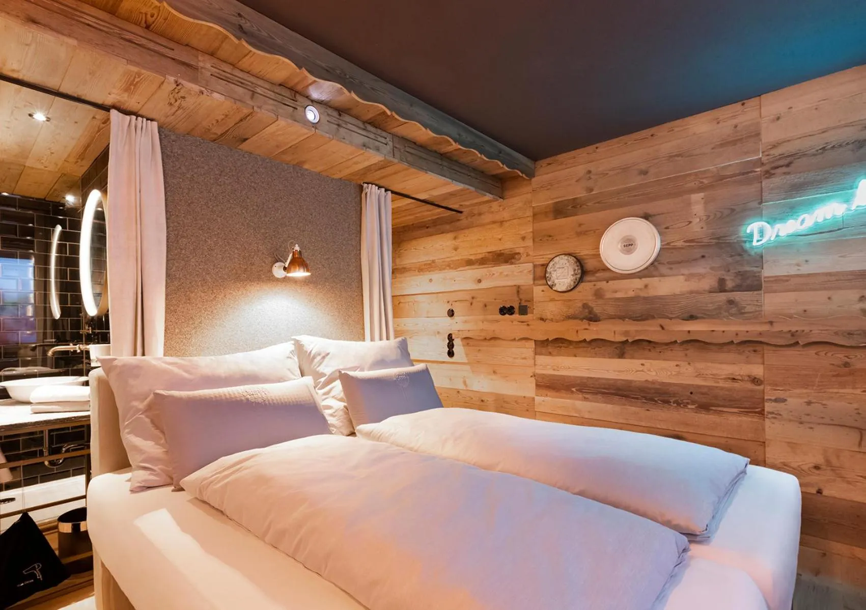 Bed in HOTEL SEPP - Alpine Boutique Hotel - Adults Only ab 21 Jahre