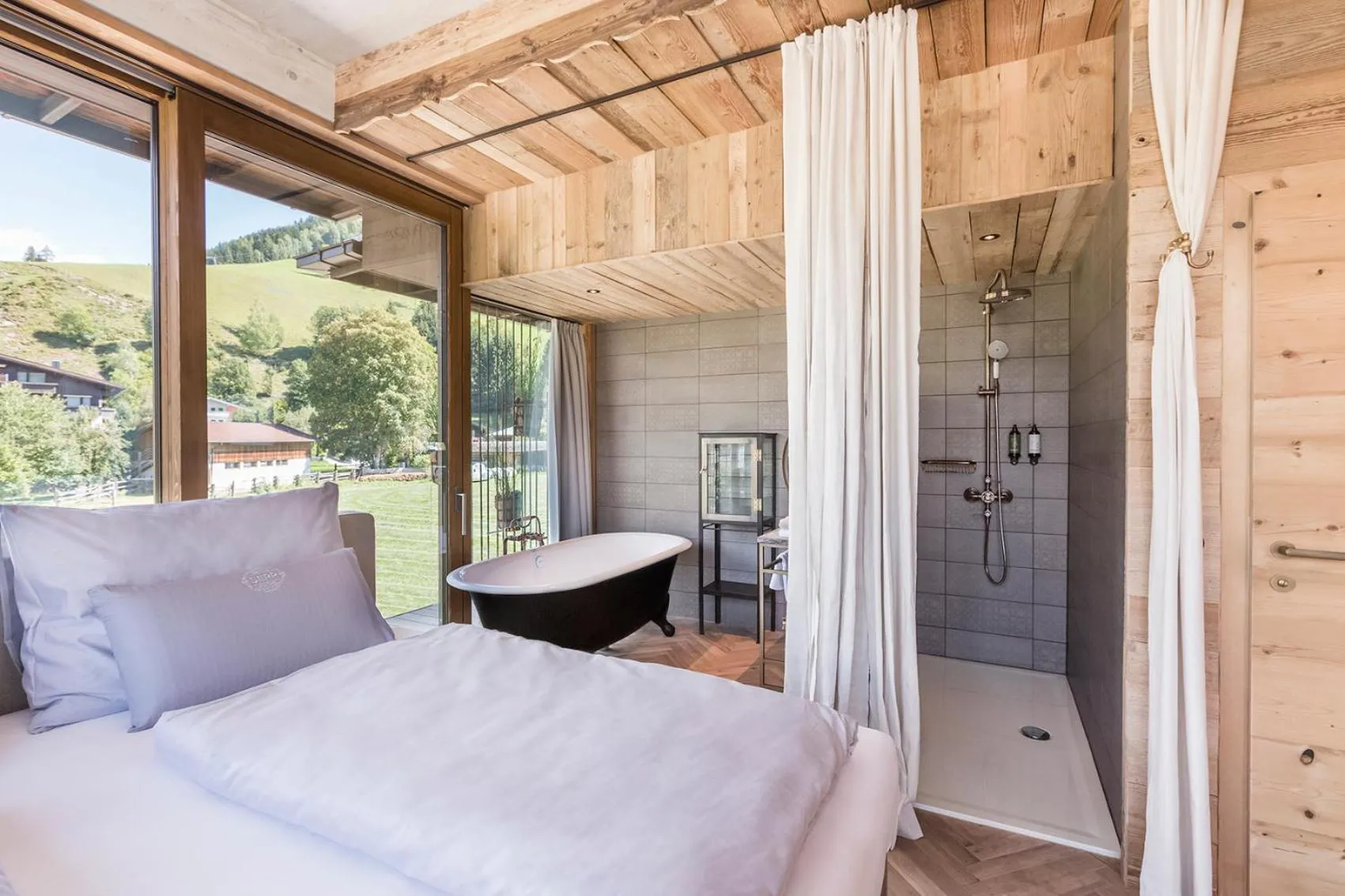 Shower, Bed in HOTEL SEPP - Alpine Boutique Hotel - Adults Only ab 21 Jahre