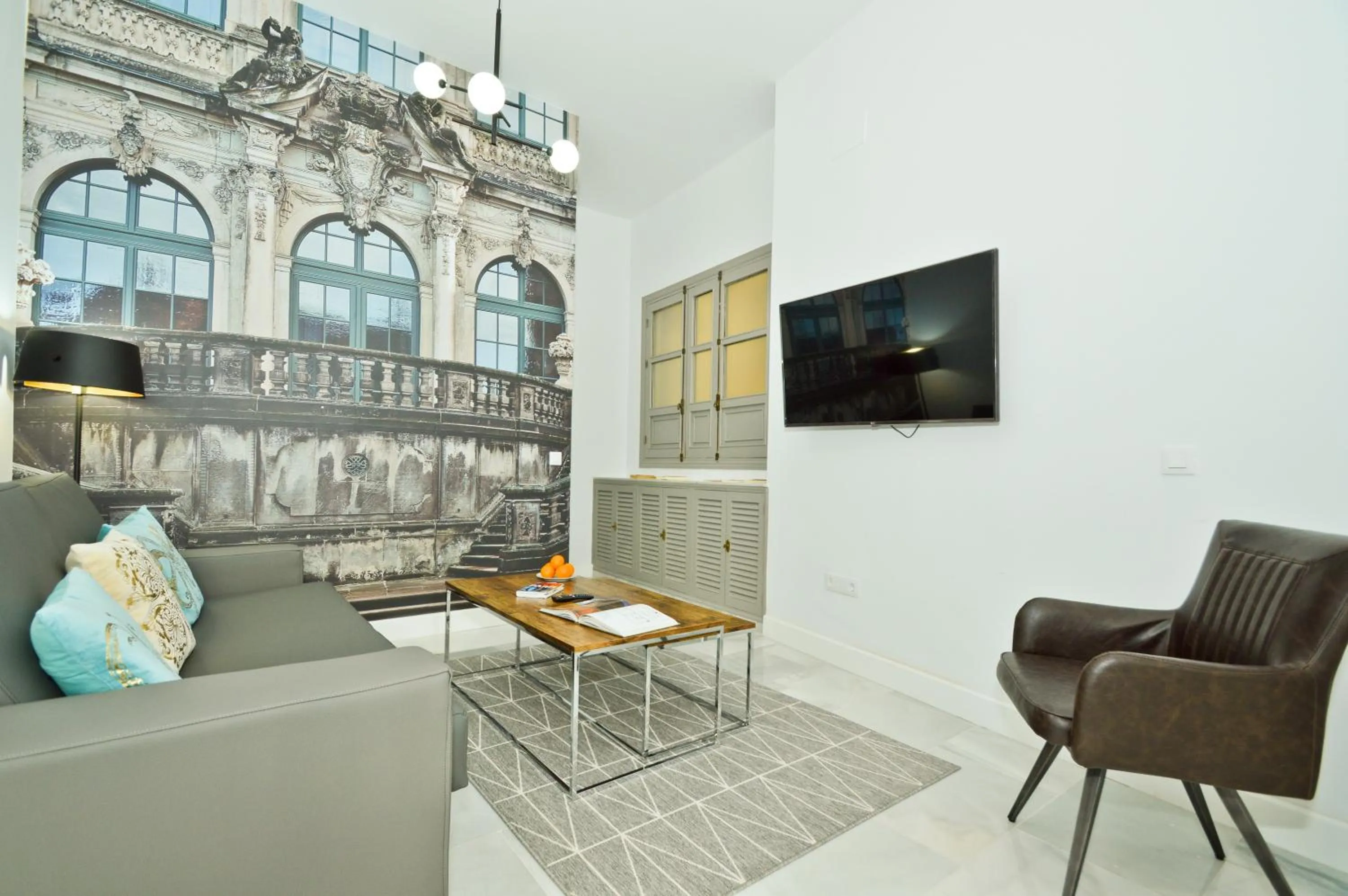 Communal lounge/ TV room in NineSuites