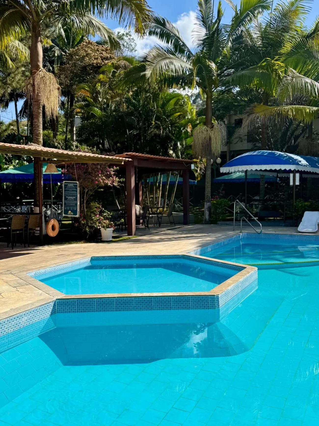 Swimming pool in Hotel Green Hill