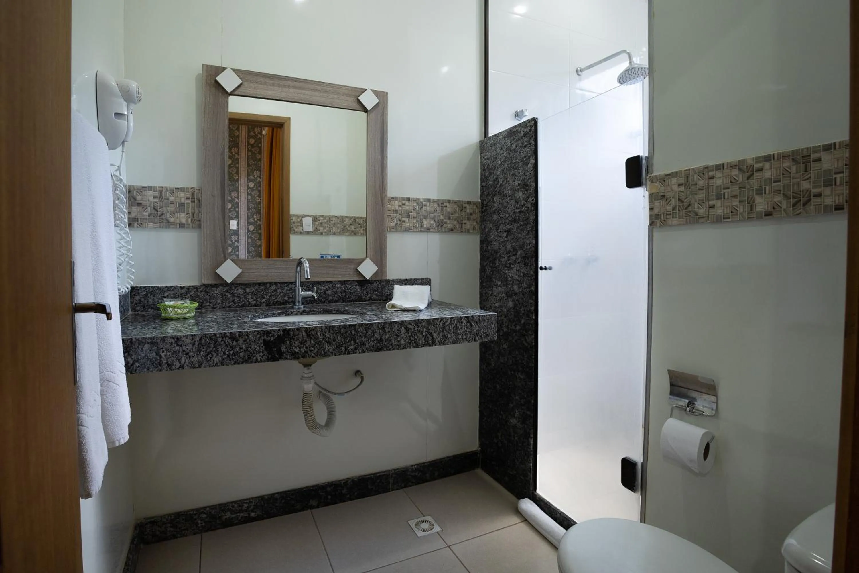 Shower in Hotel Green Hill