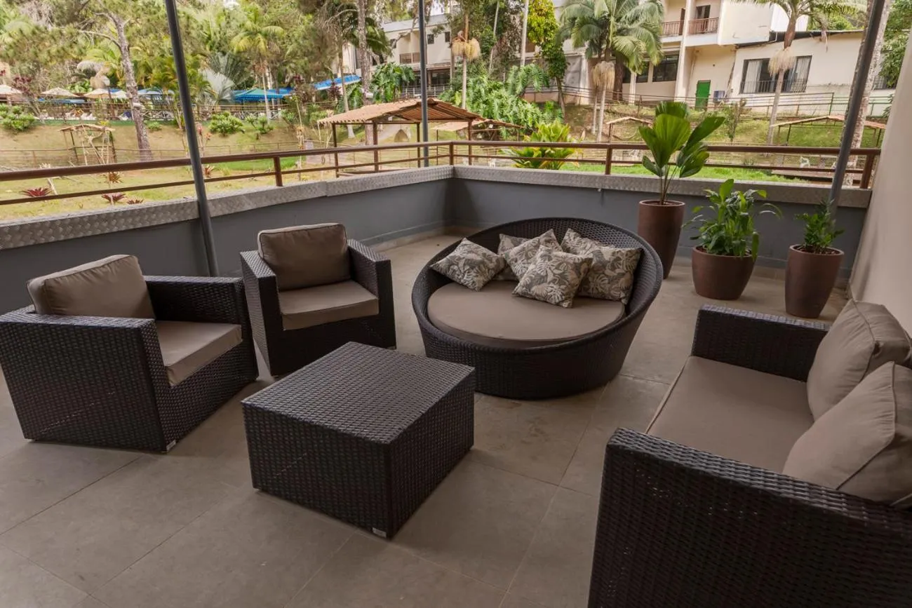 Swimming pool in Hotel Green Hill