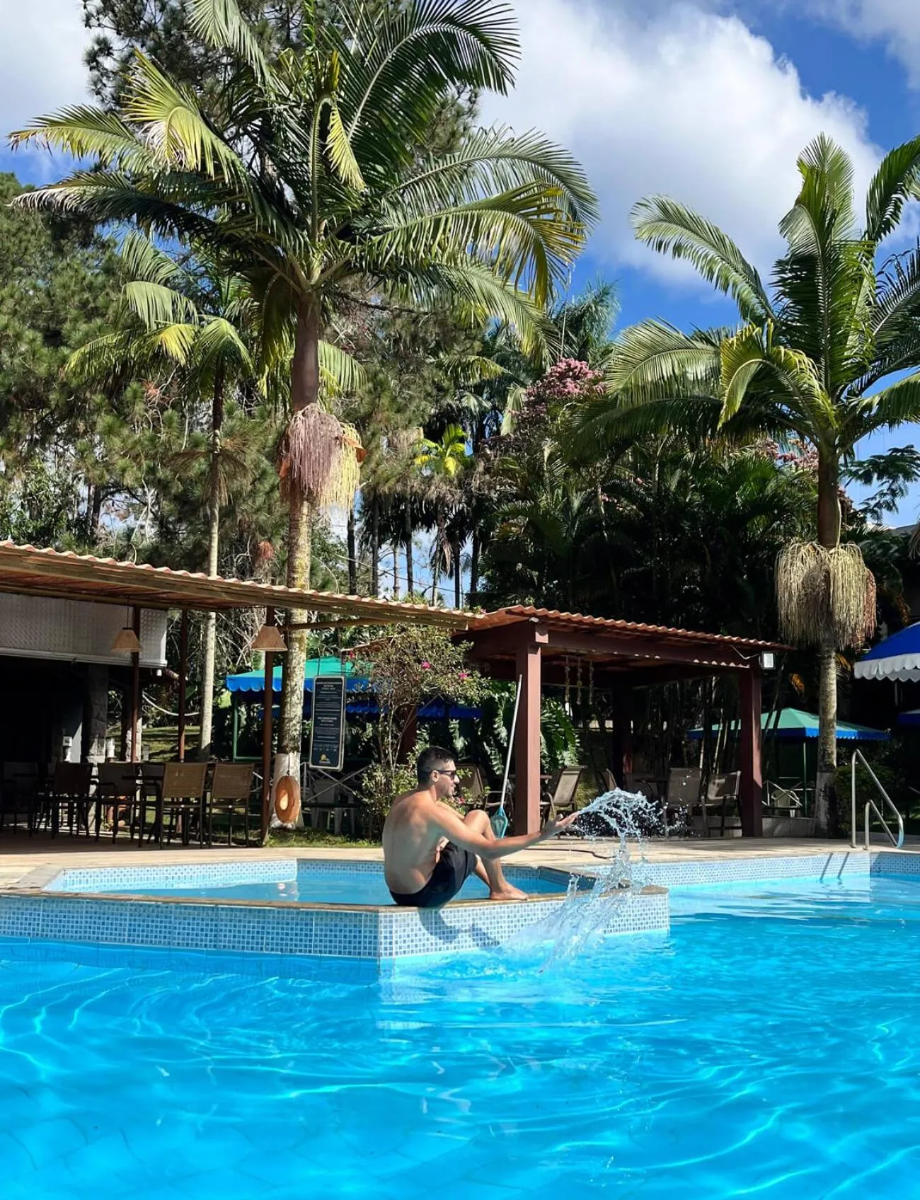 Swimming pool in Hotel Green Hill