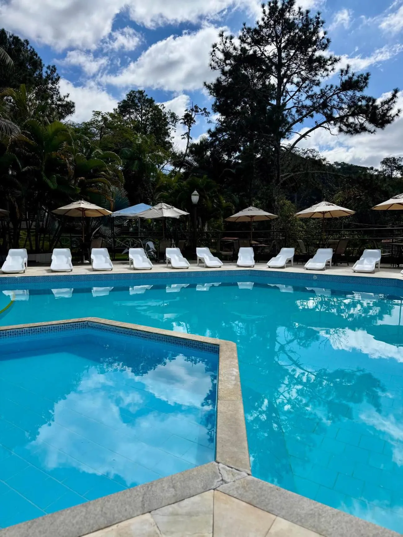 Swimming pool in Hotel Green Hill