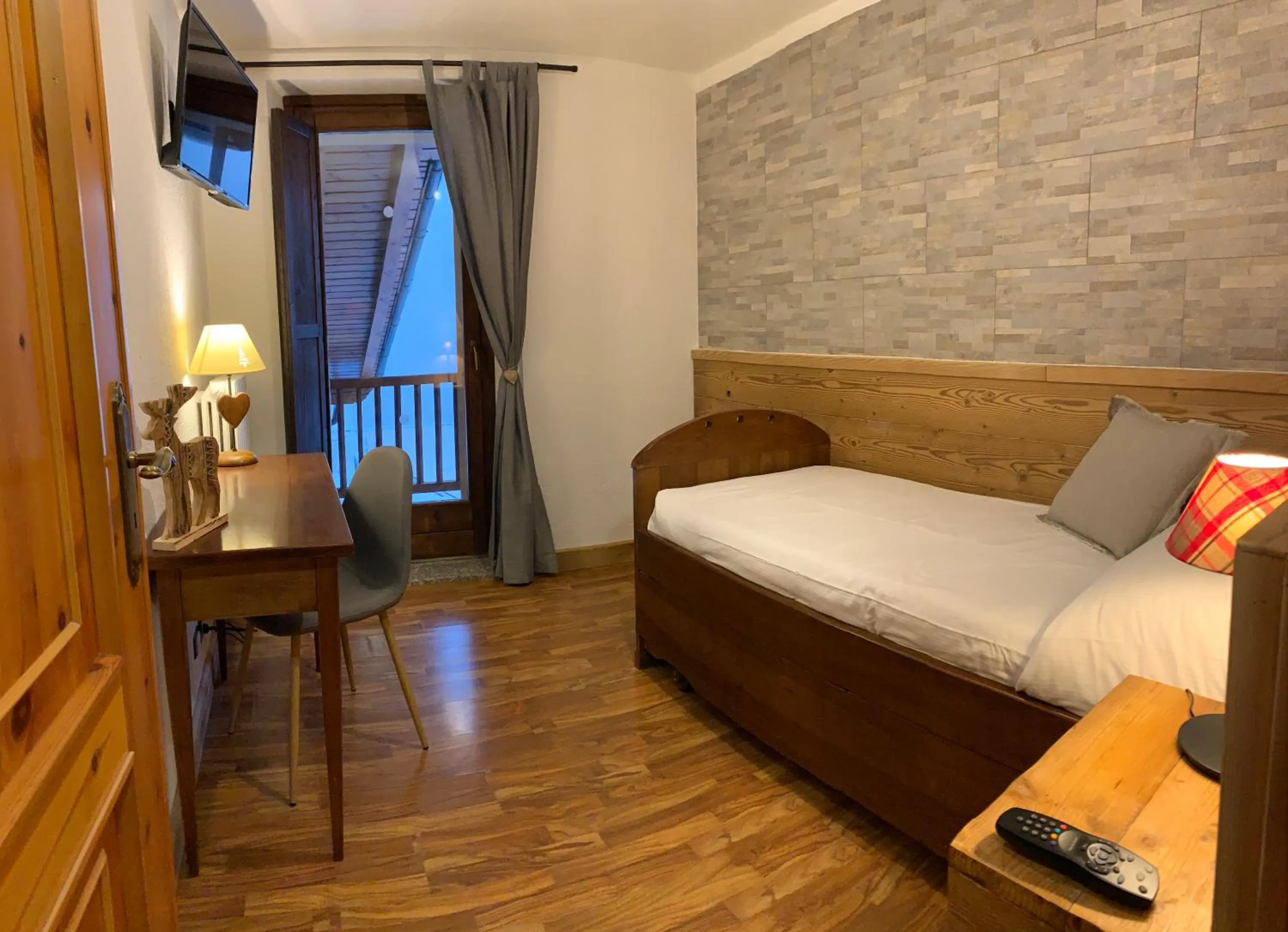 Bedroom, Bed in Hotel Coeur Du Village