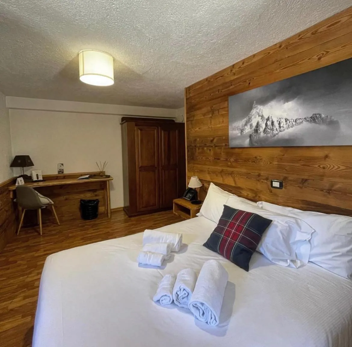 Bedroom, Bed in Hotel Coeur Du Village