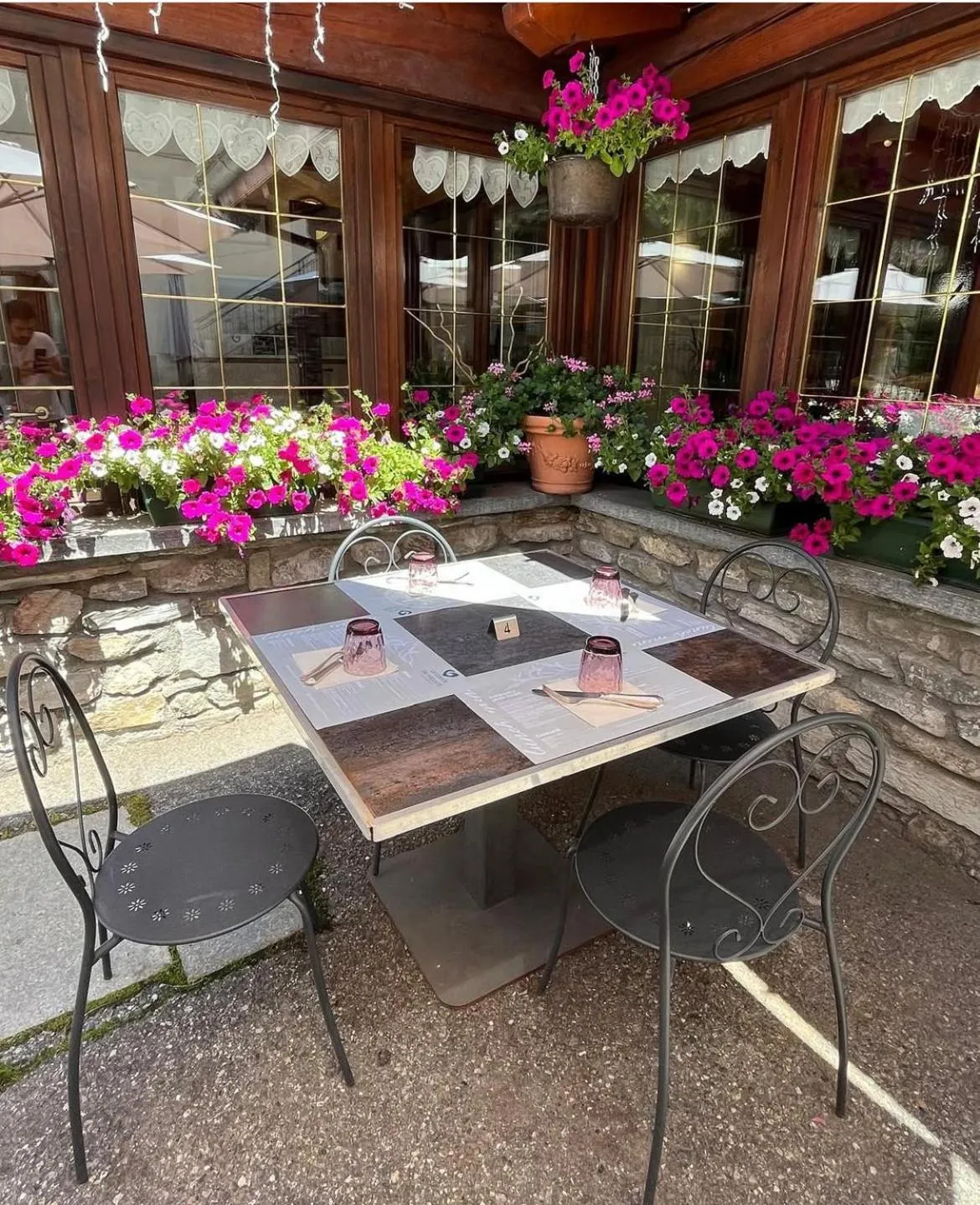 Restaurant/places to eat in Hotel Coeur Du Village