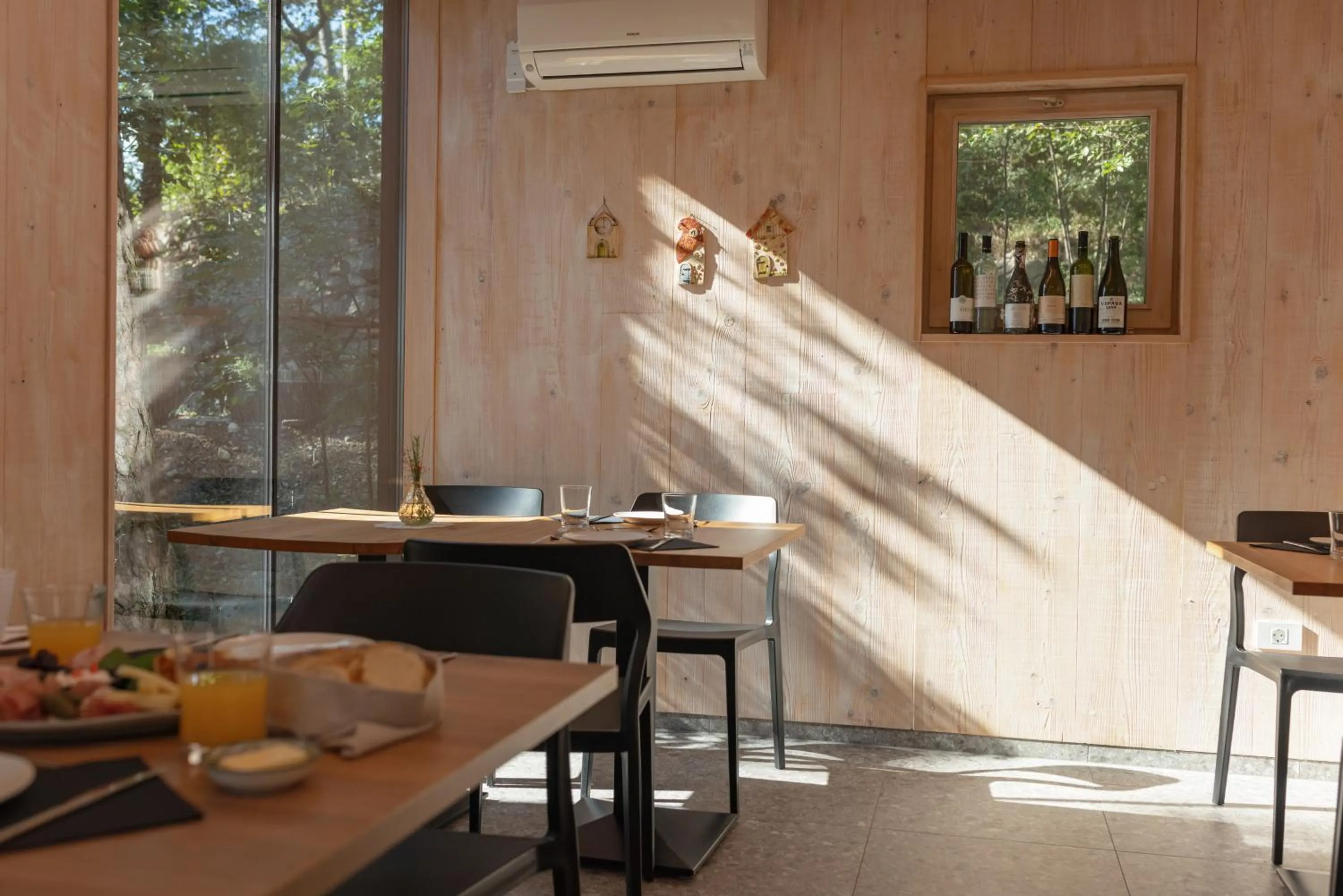 Breakfast in Theodosius Forest Village - Glamping in Vipava valley