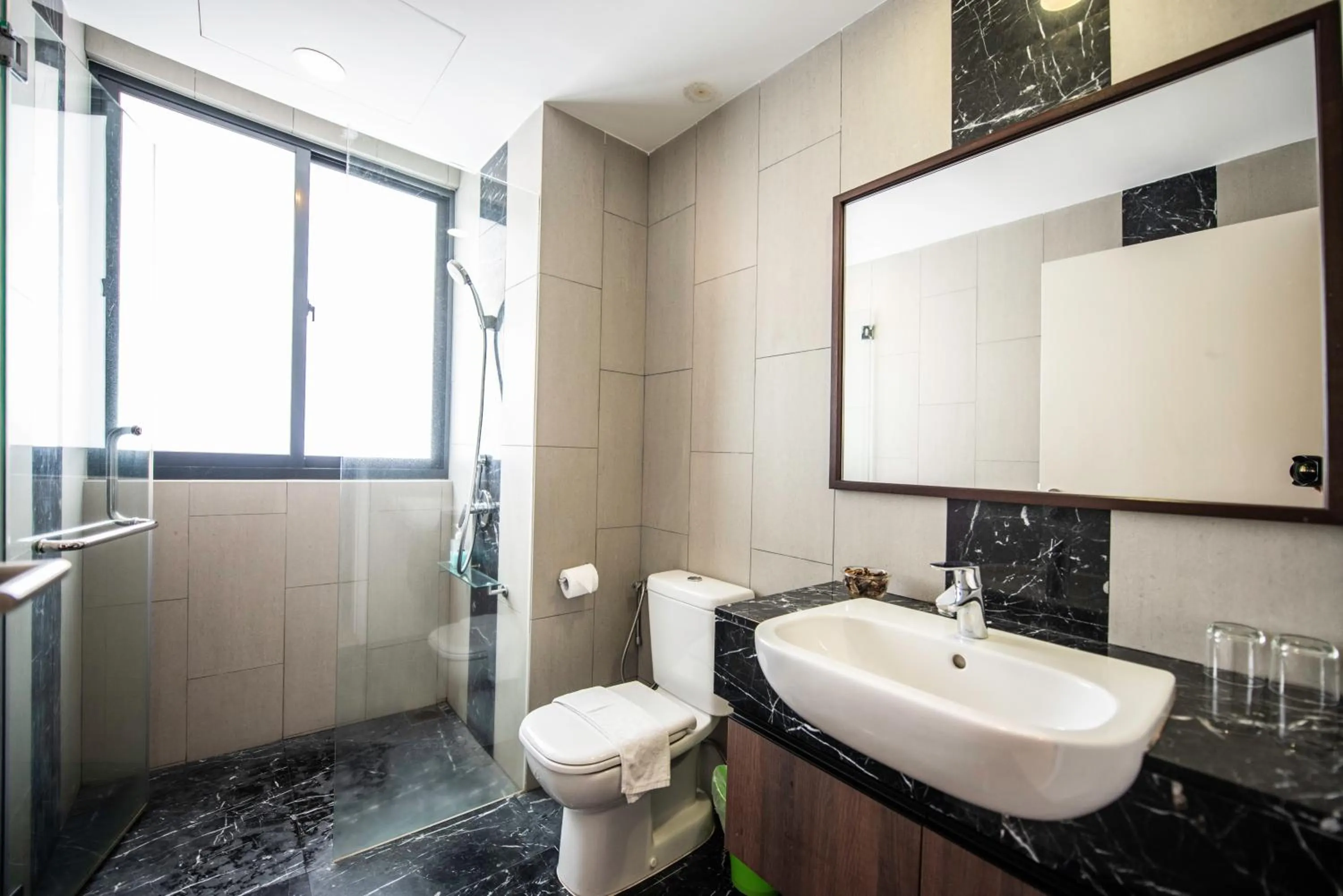 Shower in The Landmark by Katana