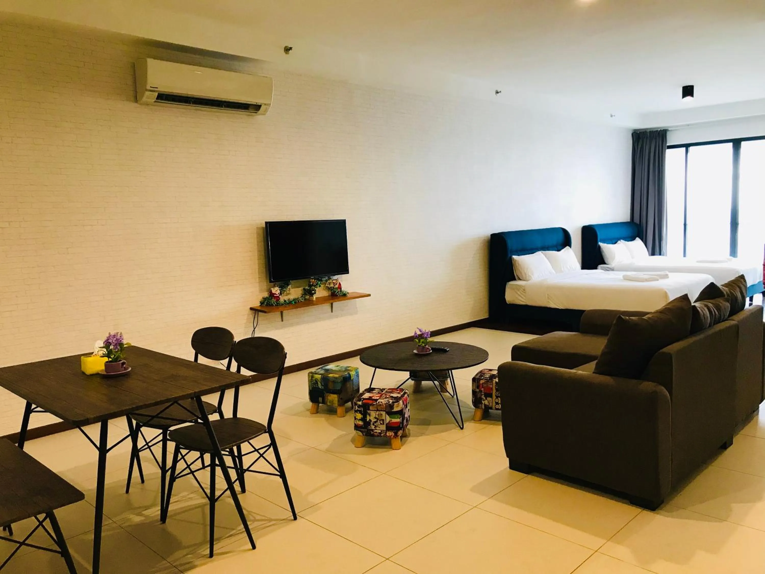 Living room in The Landmark by Katana