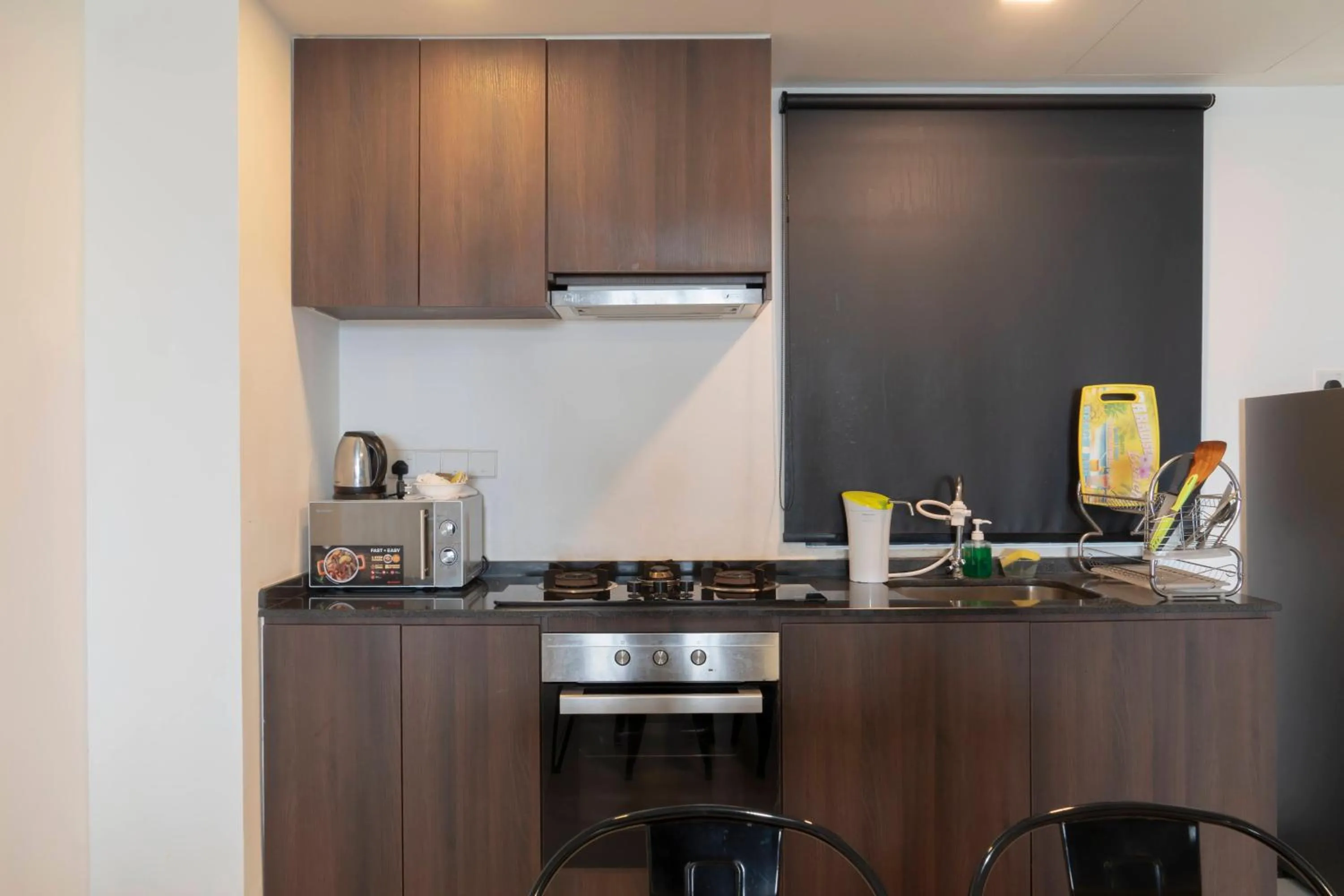 Kitchen or kitchenette in The Landmark by Katana