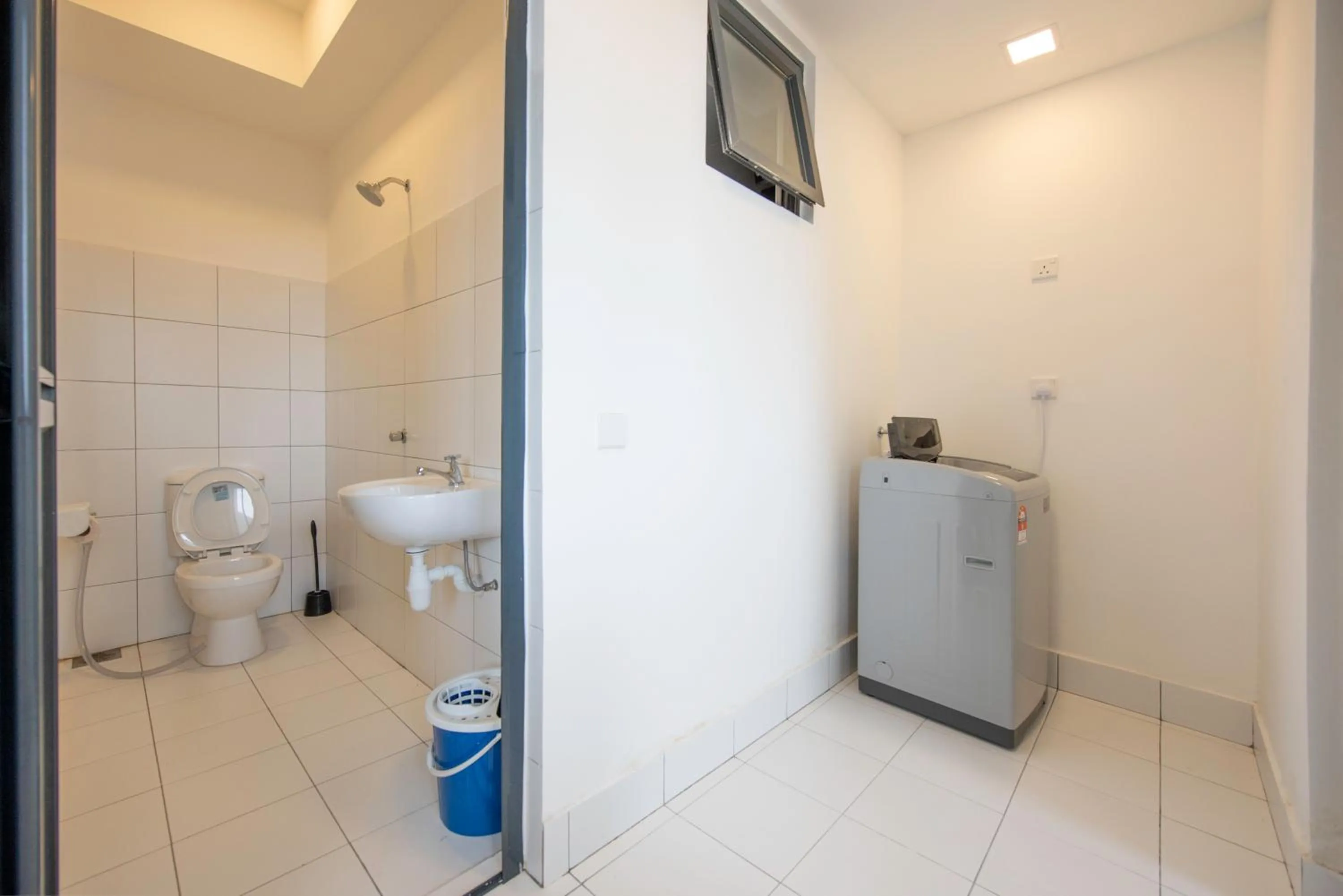 Toilet in The Landmark by Katana