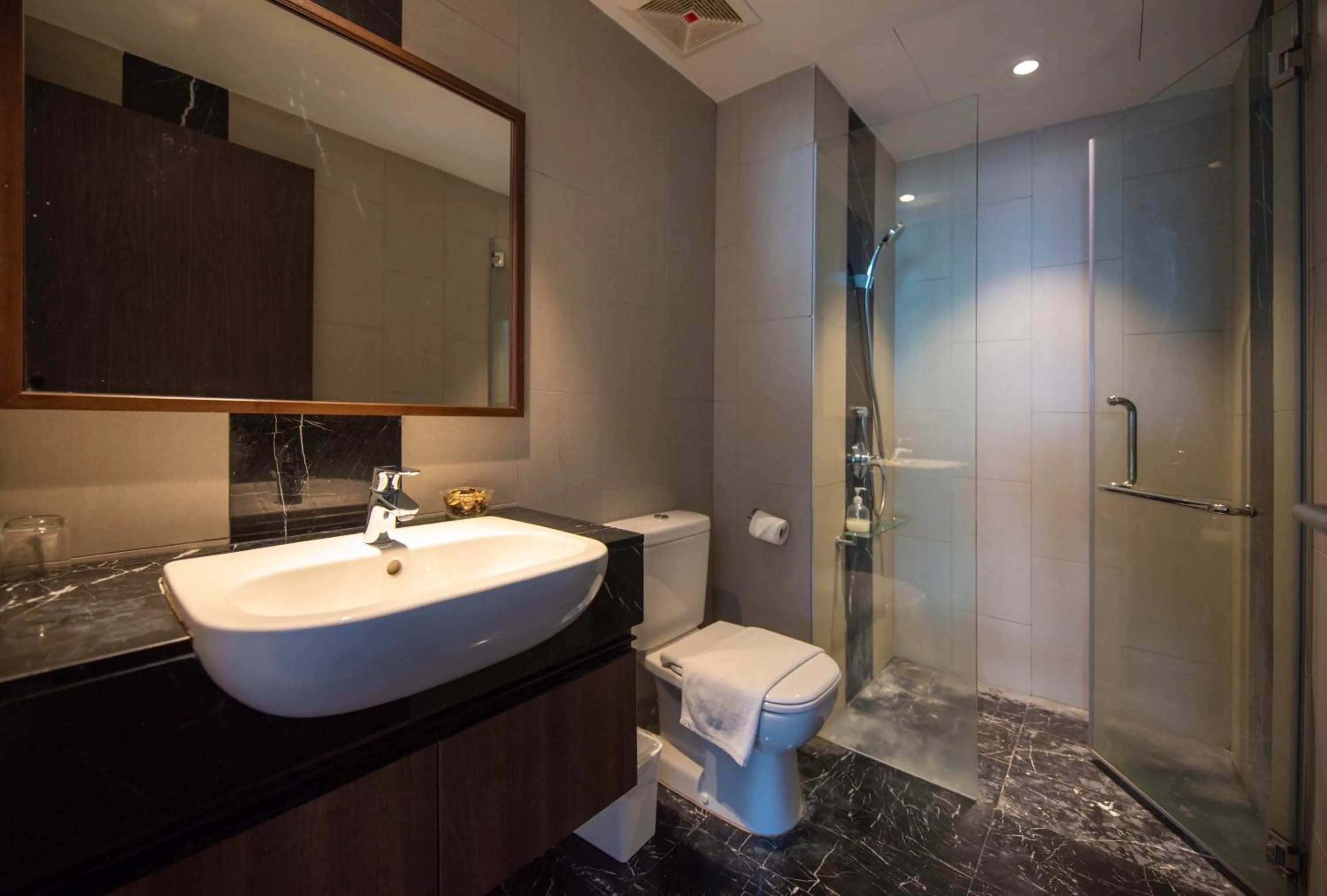 Bathroom in The Landmark by Katana