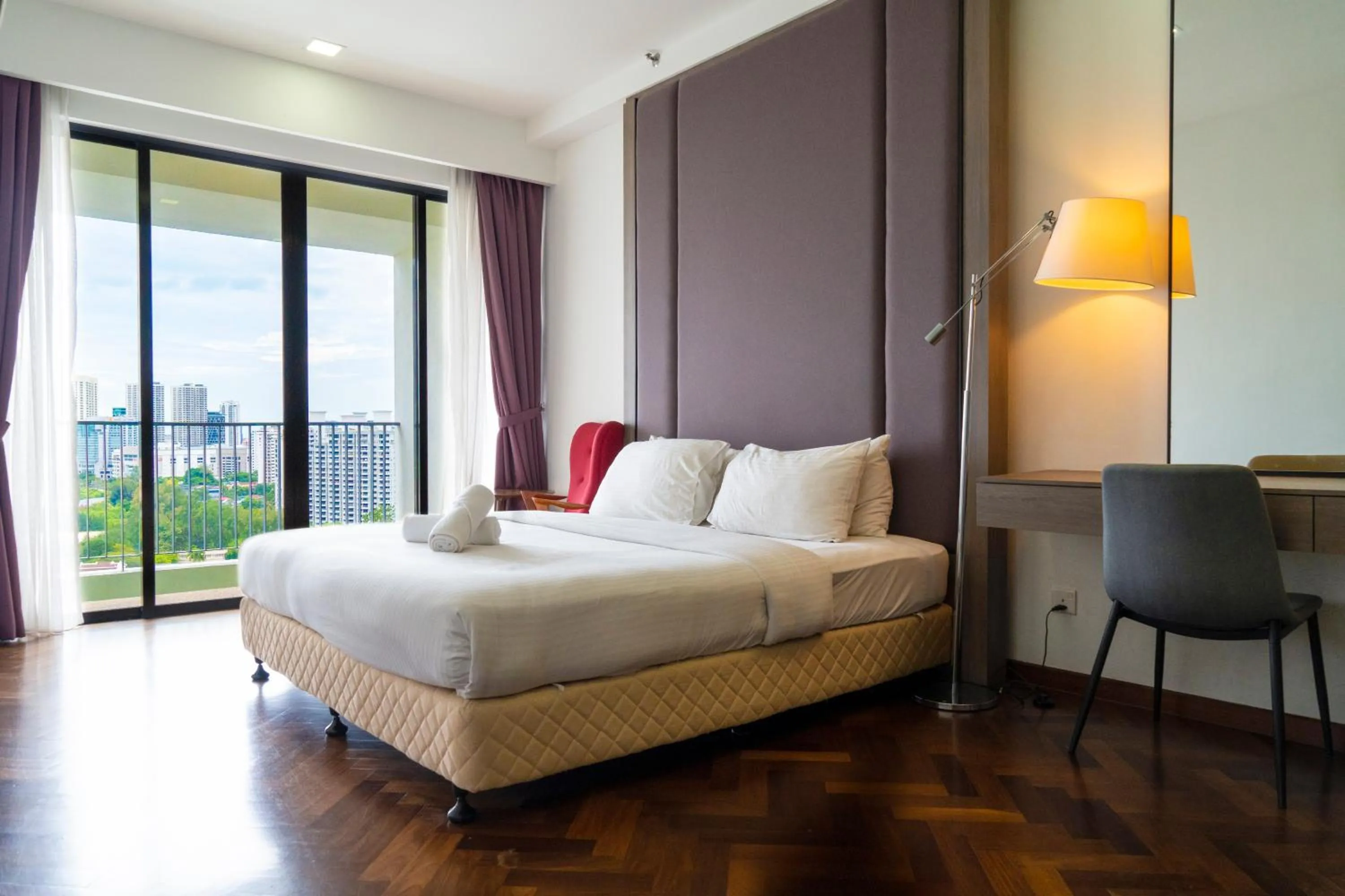 Bed in The Landmark by Katana