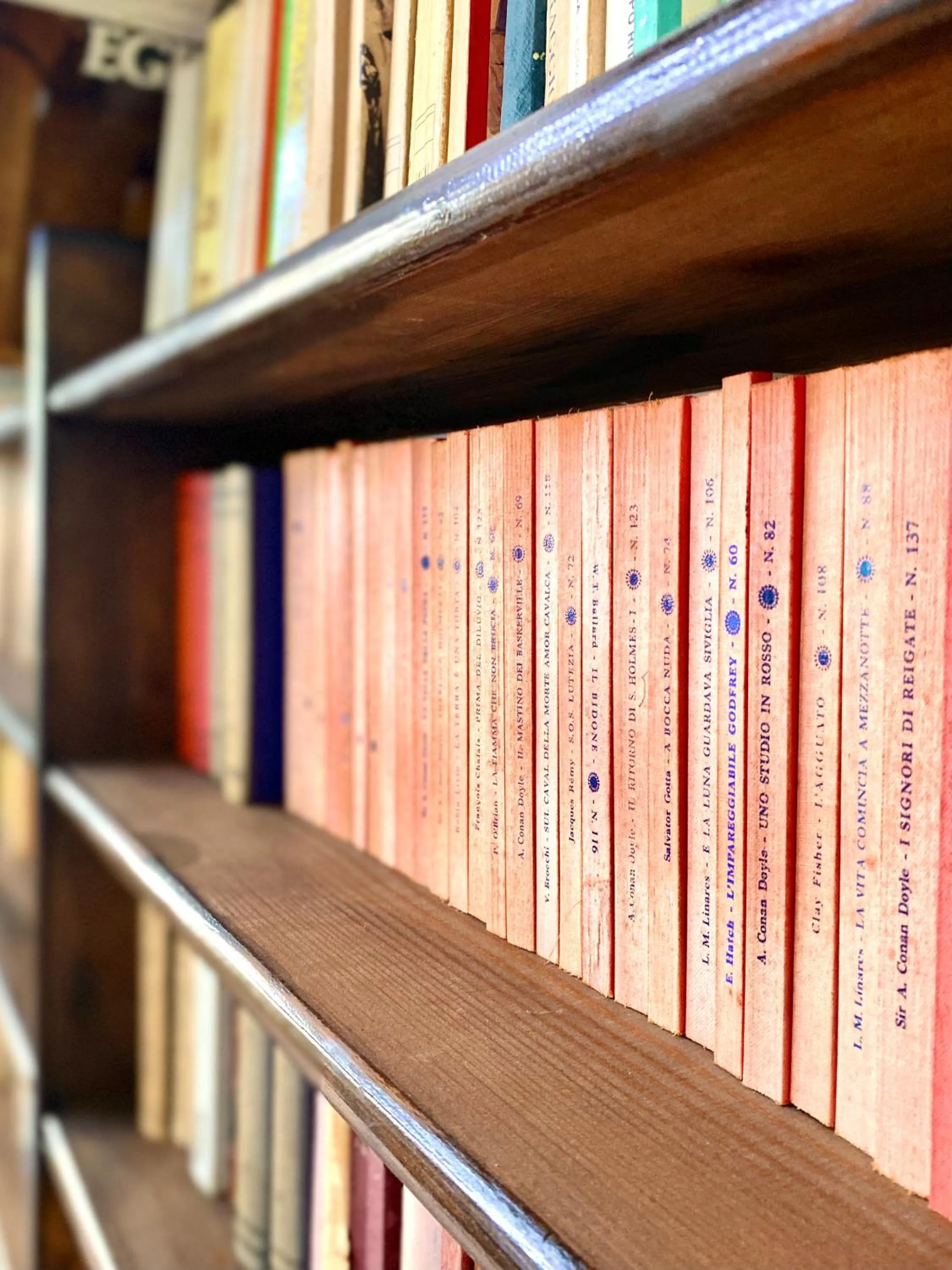 Library in Villa Rocco Rooms