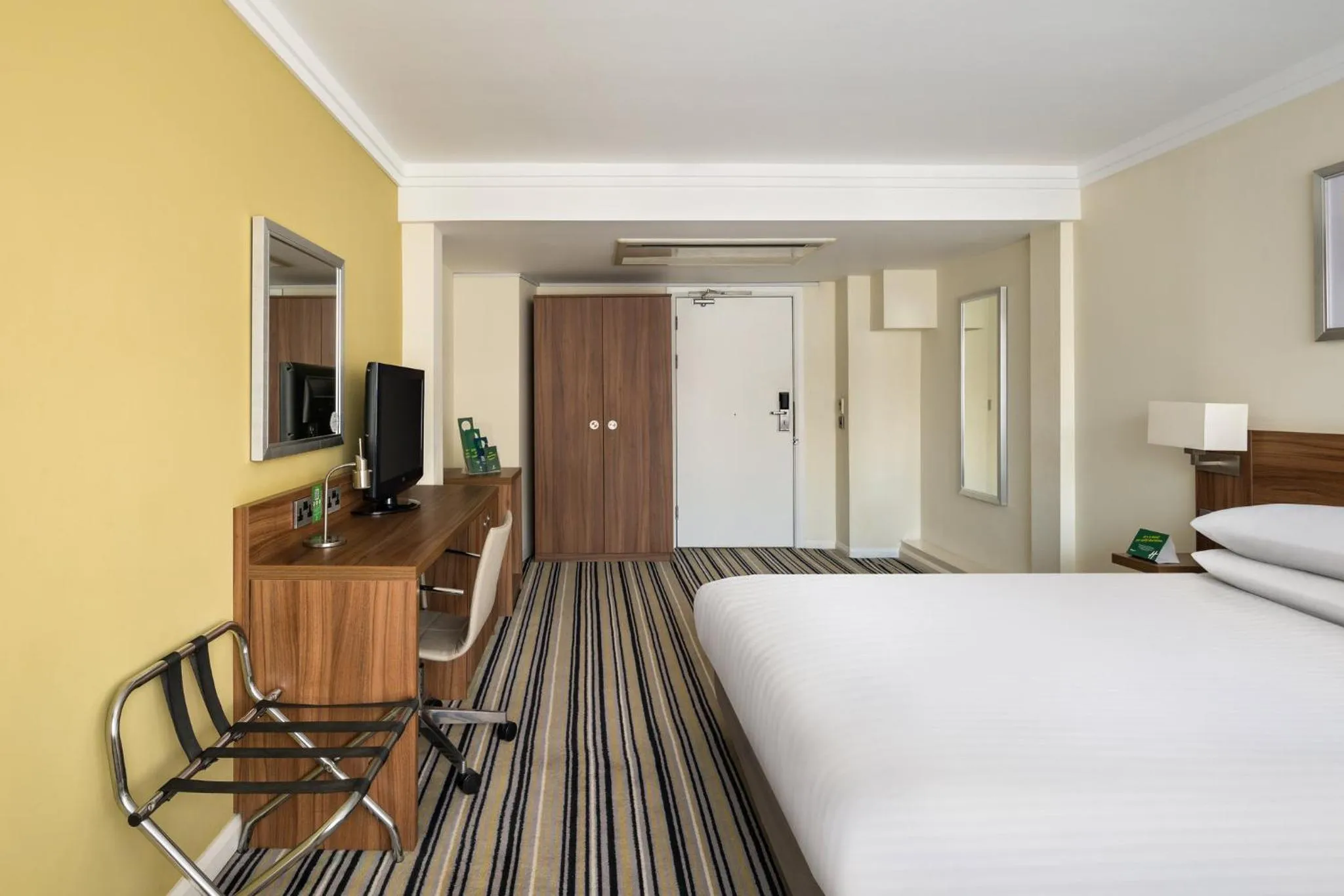 Photo of the whole room, Bed in Holiday Inn Norwich, Ipswich Road by IHG