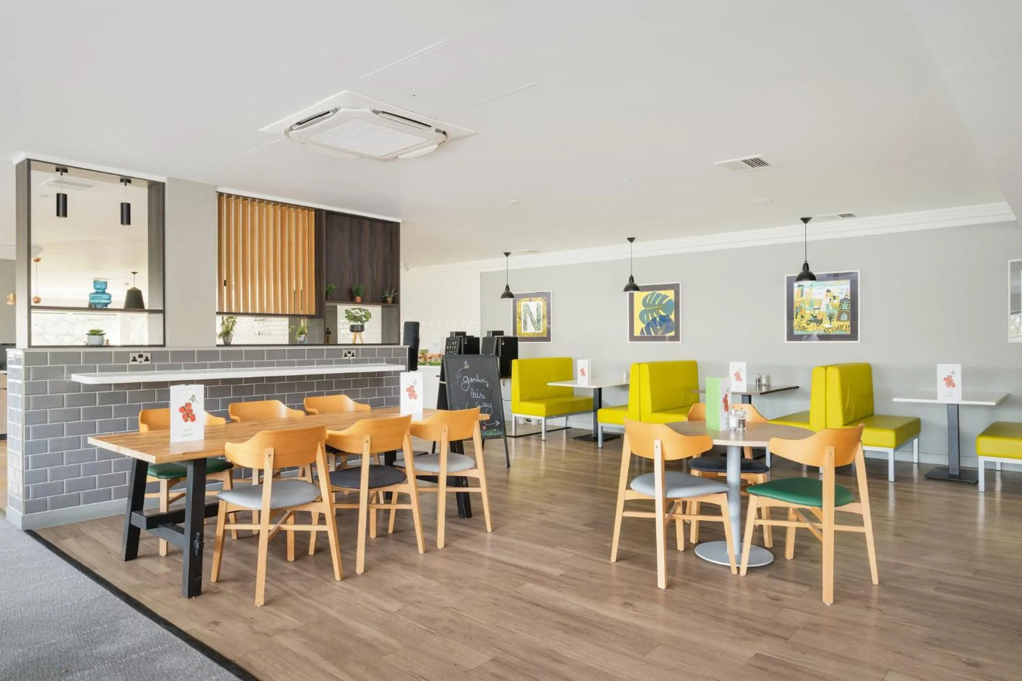 Restaurant/places to eat in Holiday Inn Norwich, Ipswich Road by IHG