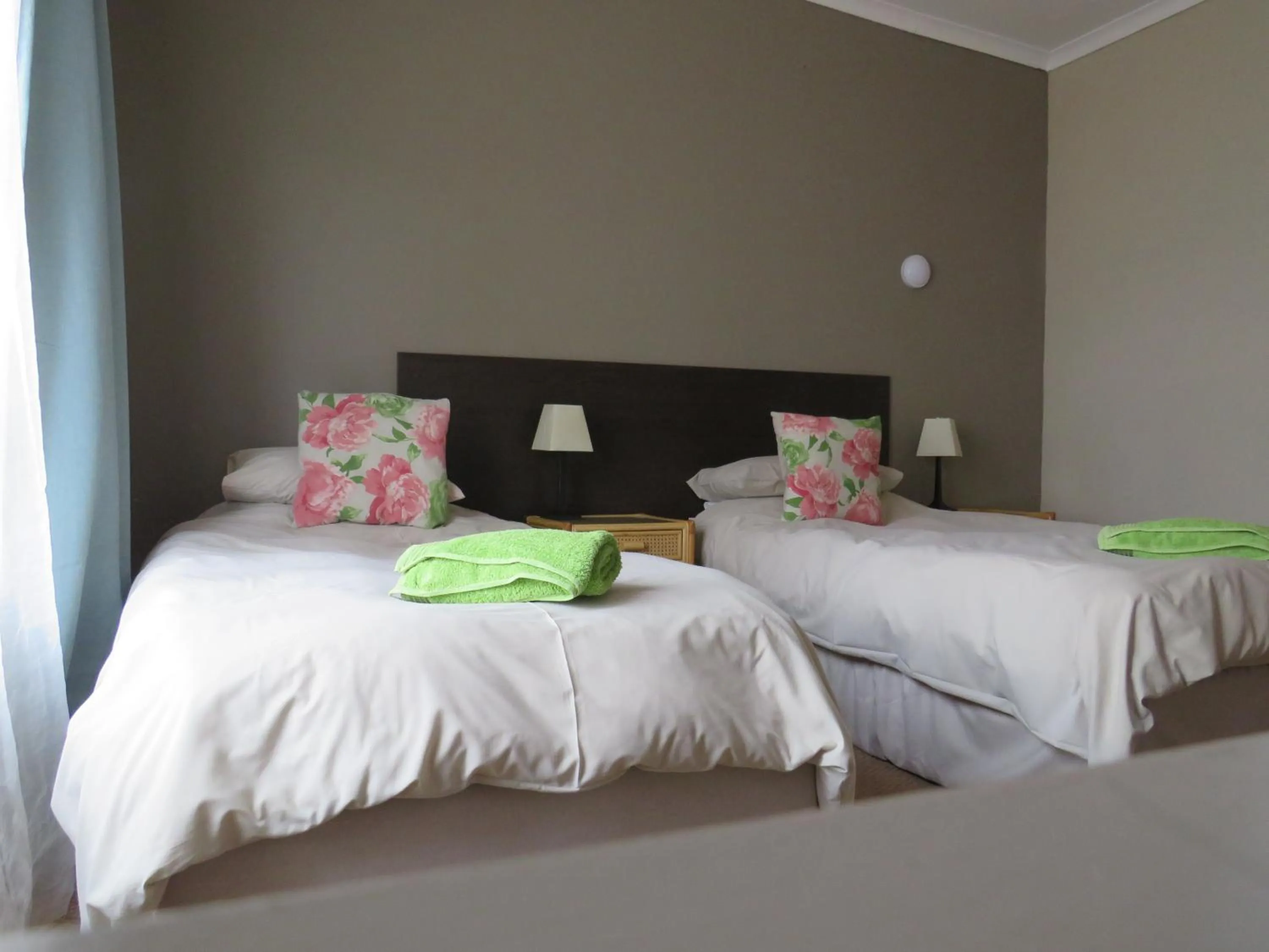 Bed in Haus Victoria Self Catering Cottages