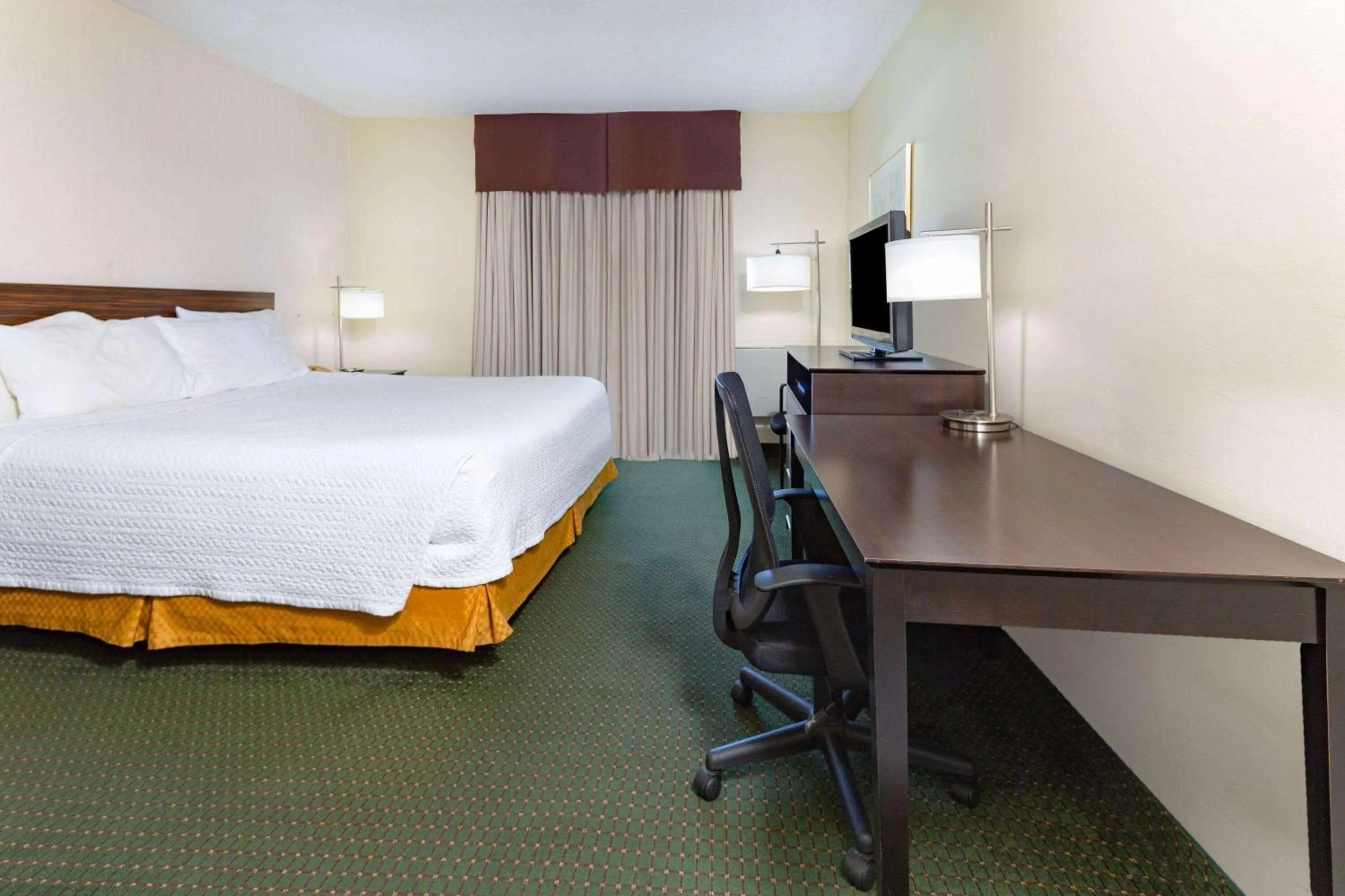 Photo of the whole room, Bed in Travelodge by Wyndham Bracebridge