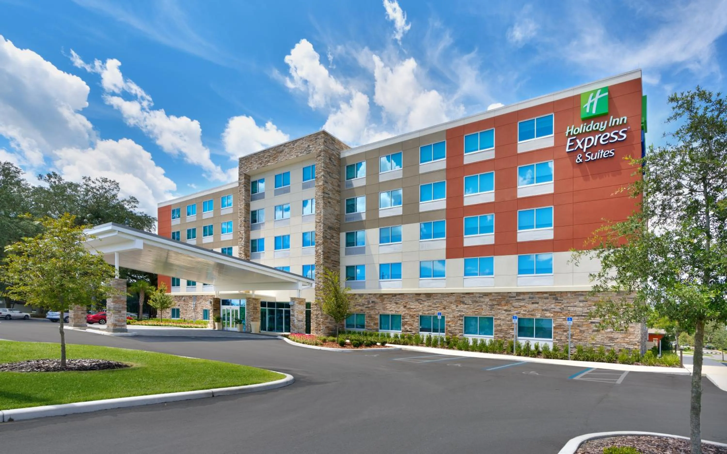 Property building in Holiday Inn Express & Suites - Gainesville I-75 by IHG