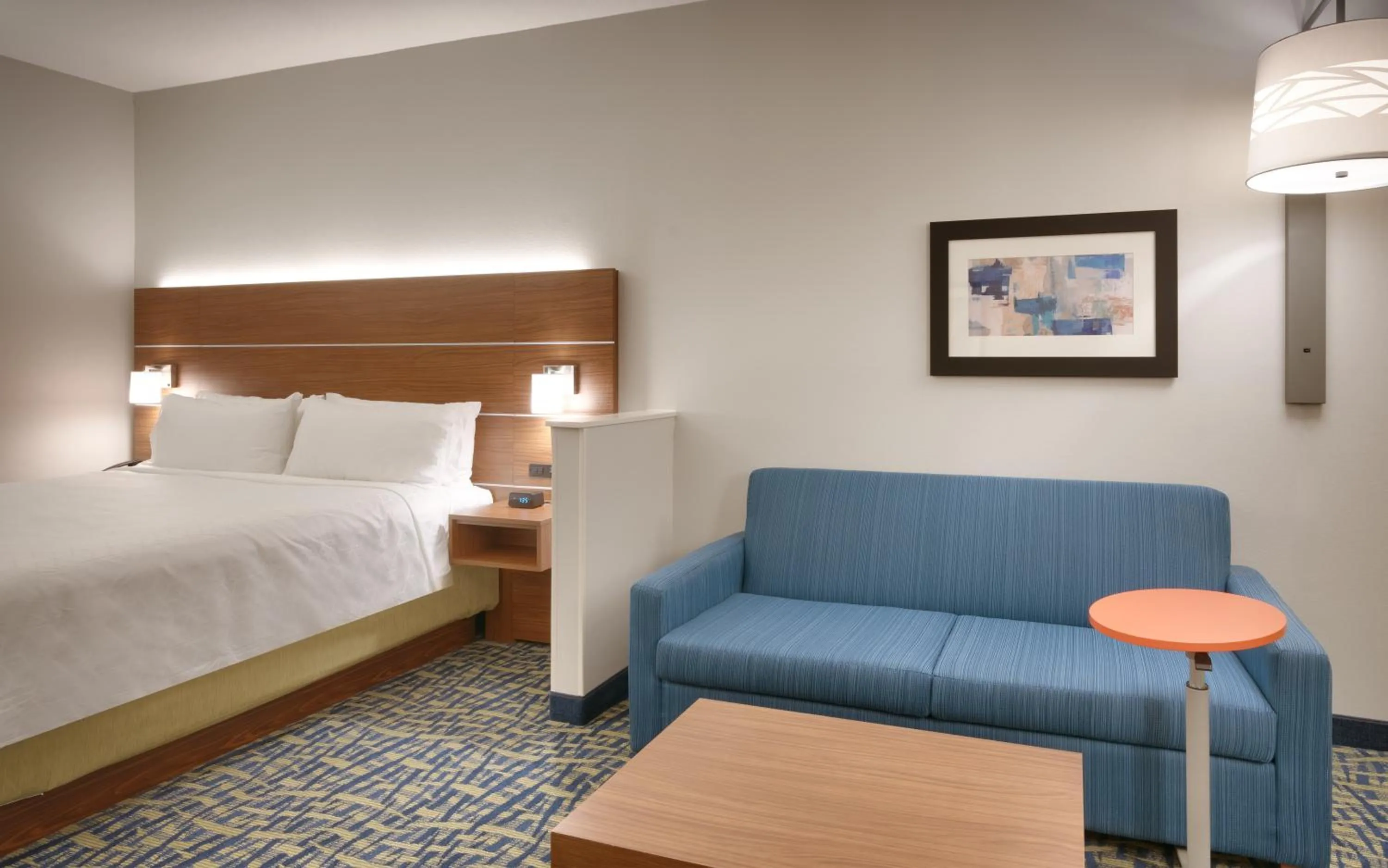 Photo of the whole room, Bed in Holiday Inn Express & Suites - Gainesville I-75 by IHG