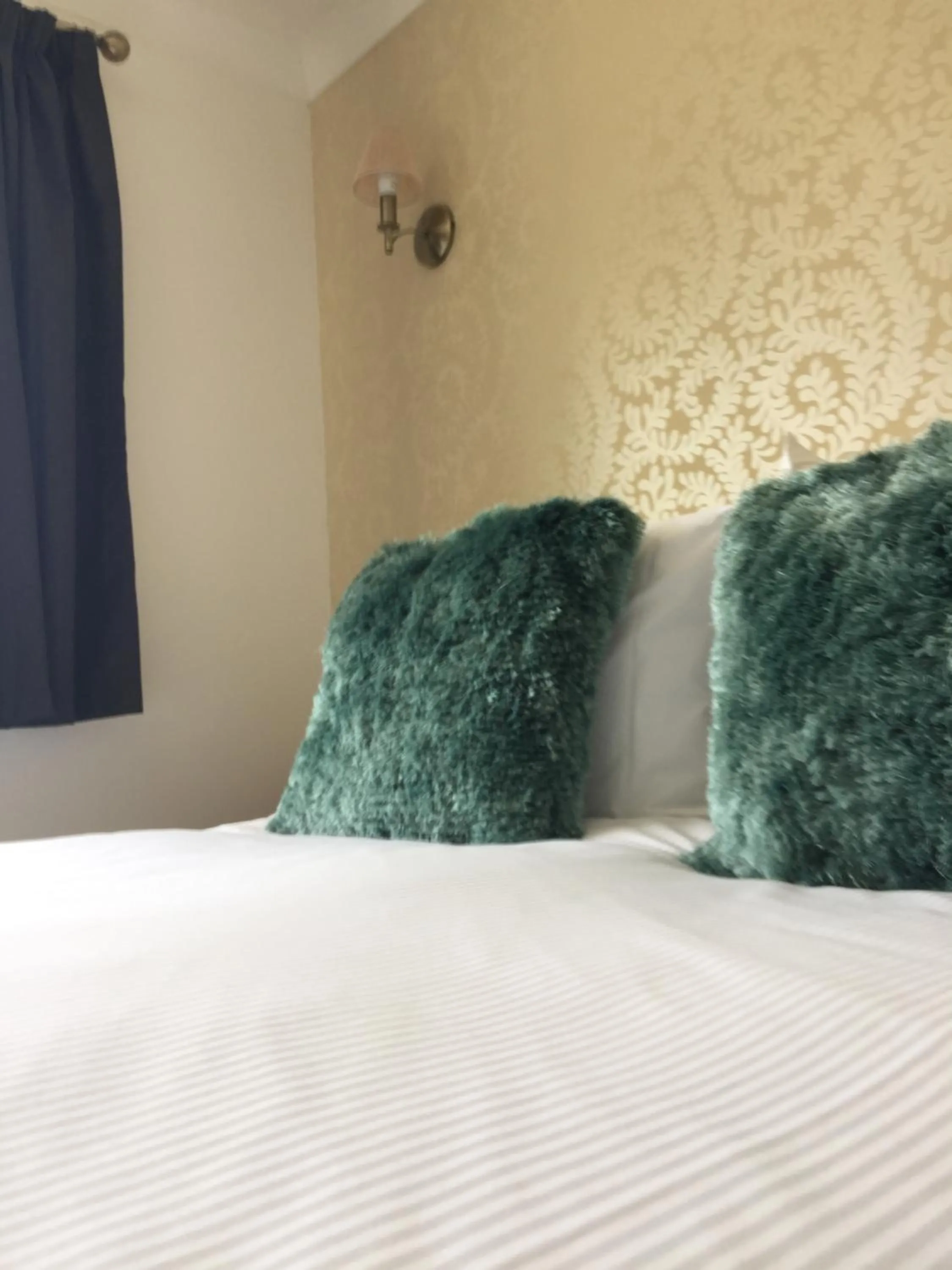 Bed in Black Swan Inn