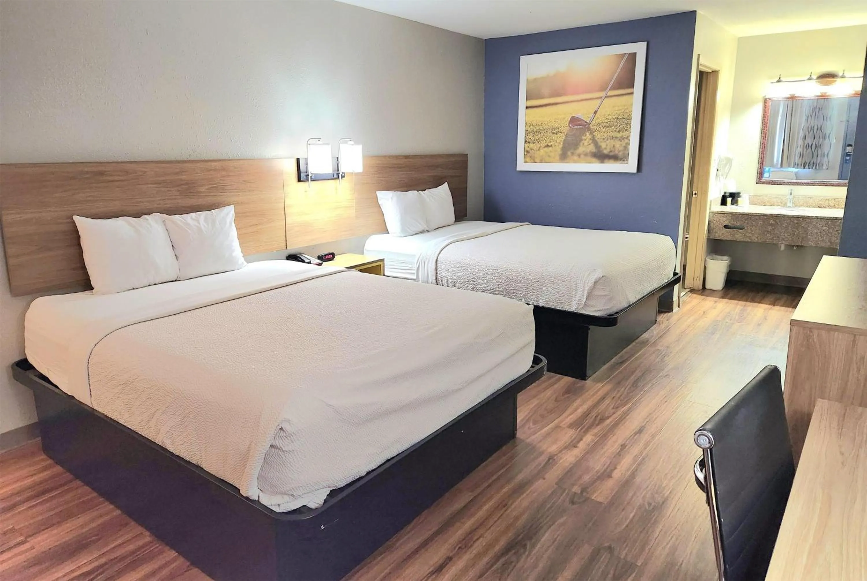 Photo of the whole room, Bed in Days Inn by Wyndham Portland/Corpus Christi
