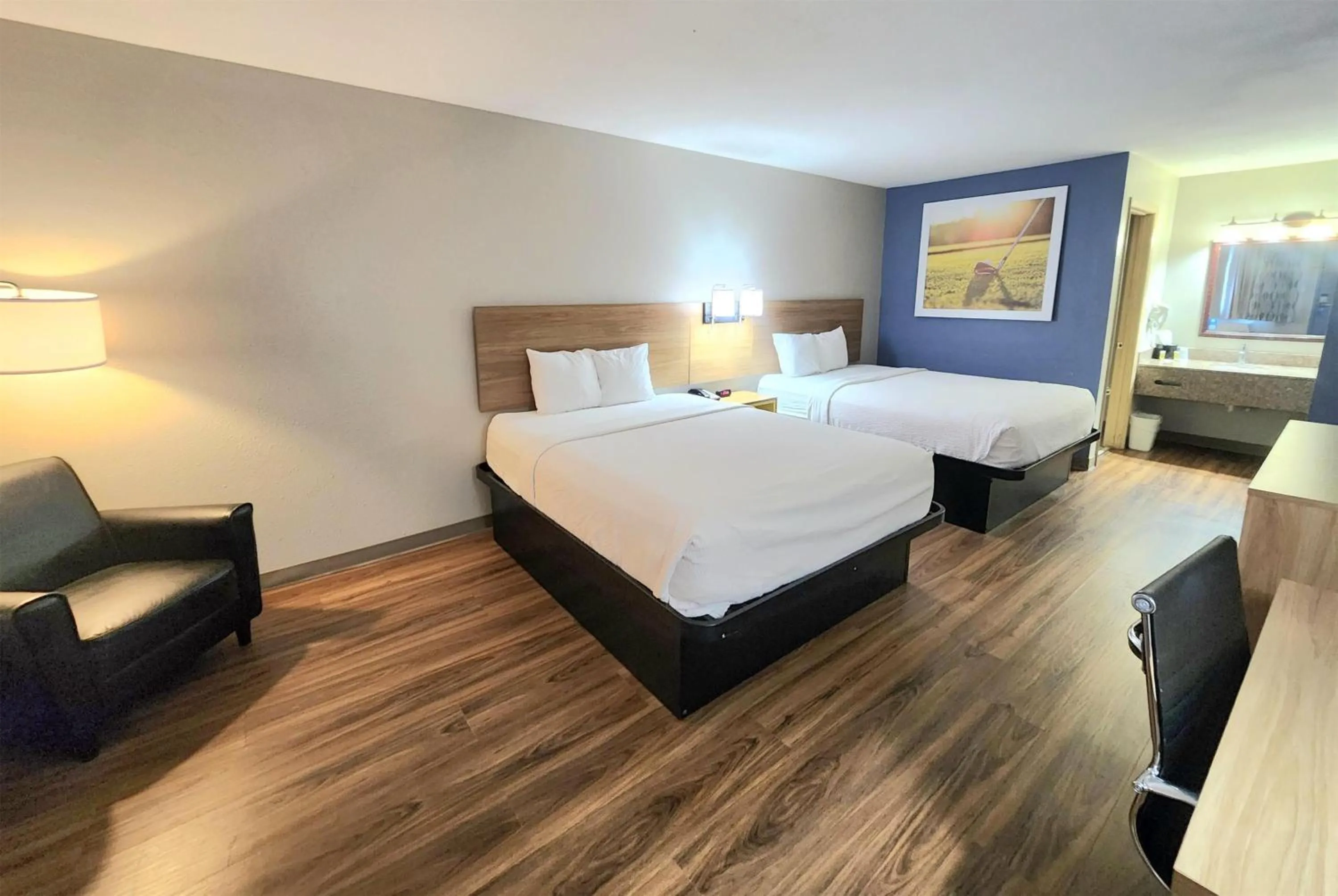 Photo of the whole room, Bed in Days Inn by Wyndham Portland/Corpus Christi