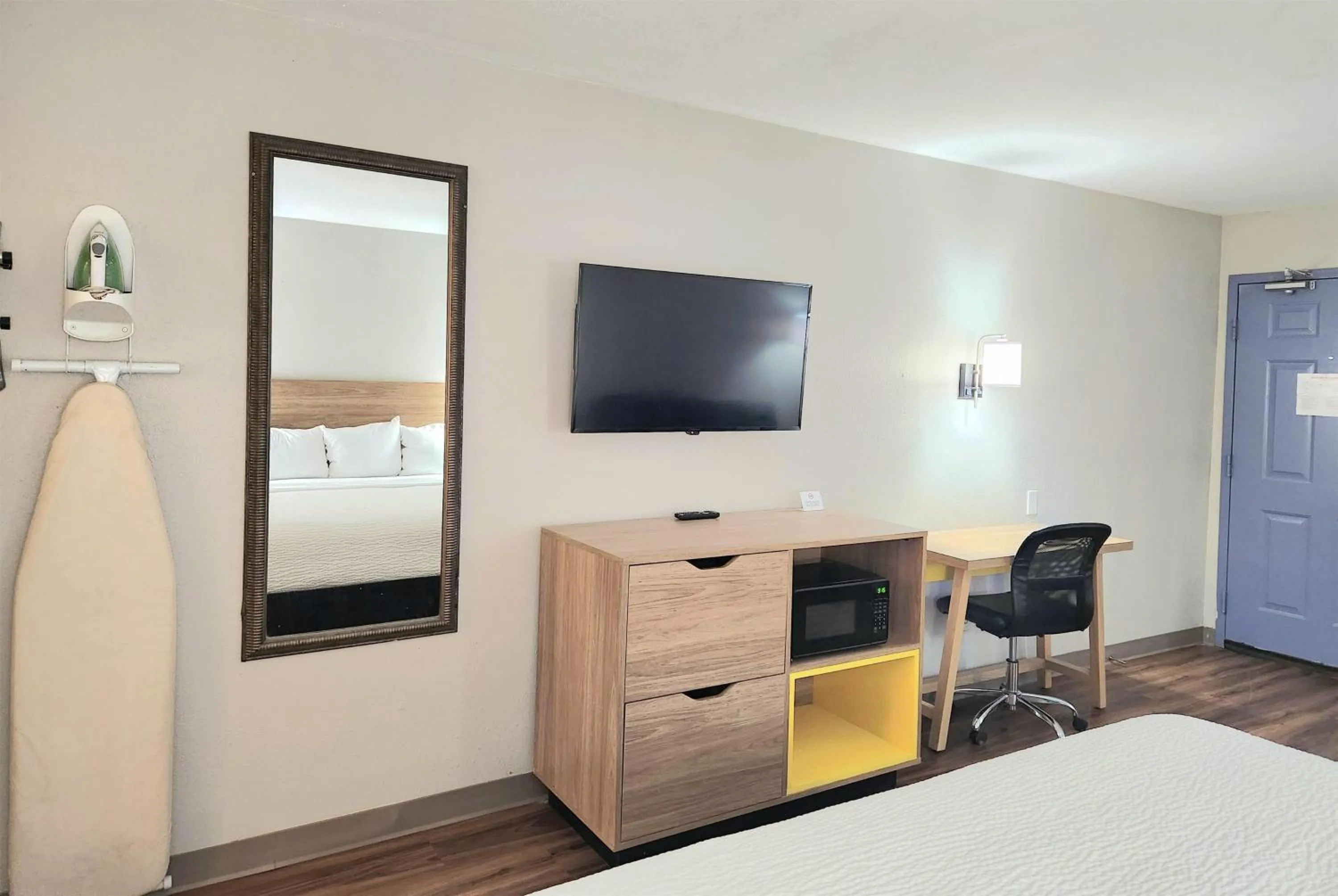 Photo of the whole room, Bed in Days Inn by Wyndham Portland/Corpus Christi