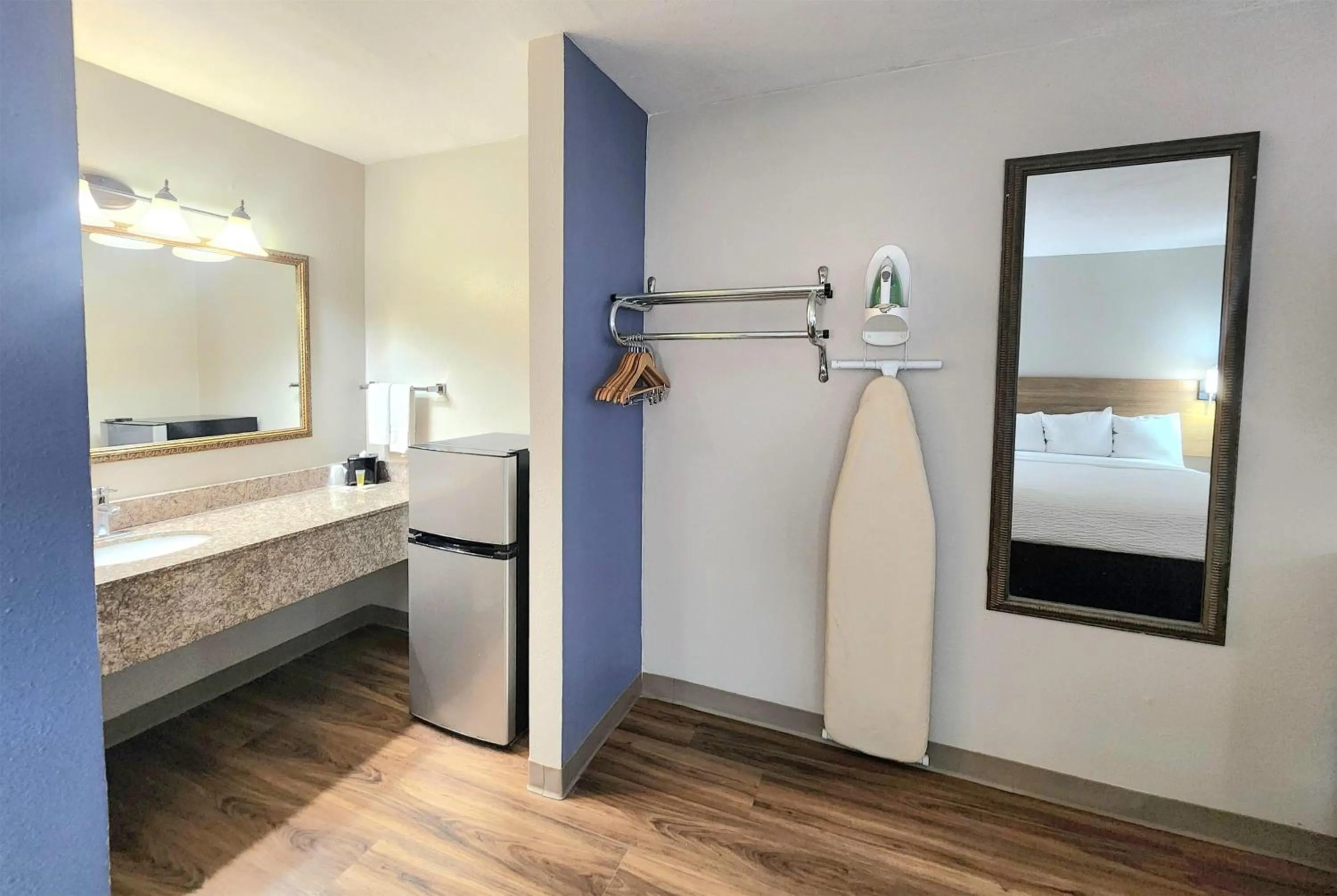 Photo of the whole room, Bed in Days Inn by Wyndham Portland/Corpus Christi