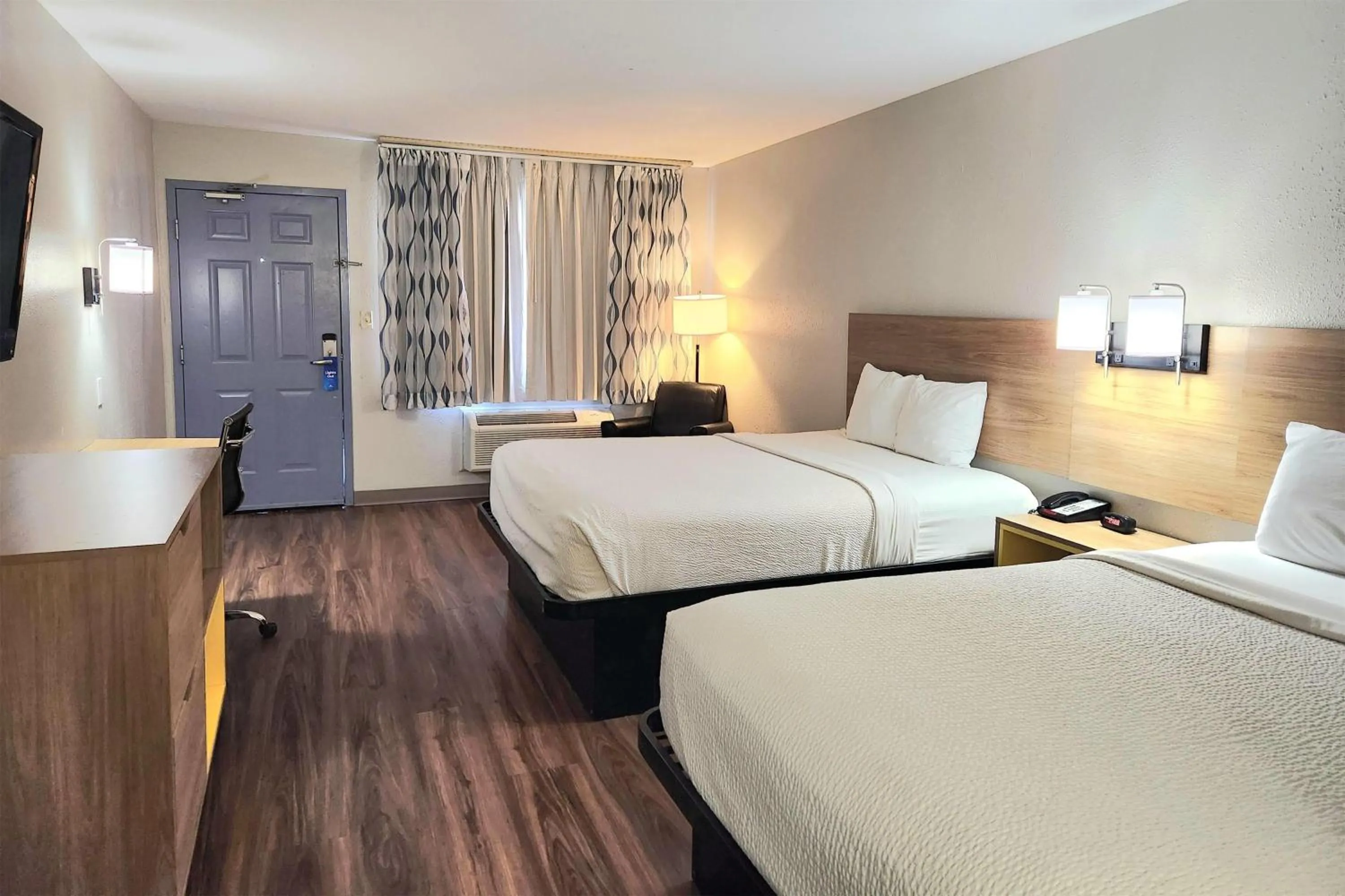 Photo of the whole room, Bed in Days Inn by Wyndham Portland/Corpus Christi