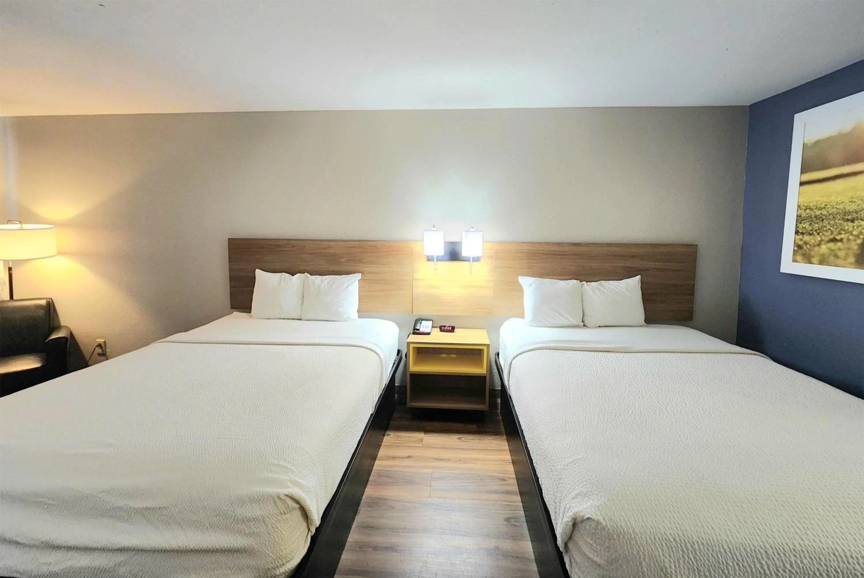 Photo of the whole room, Bed in Days Inn by Wyndham Portland/Corpus Christi