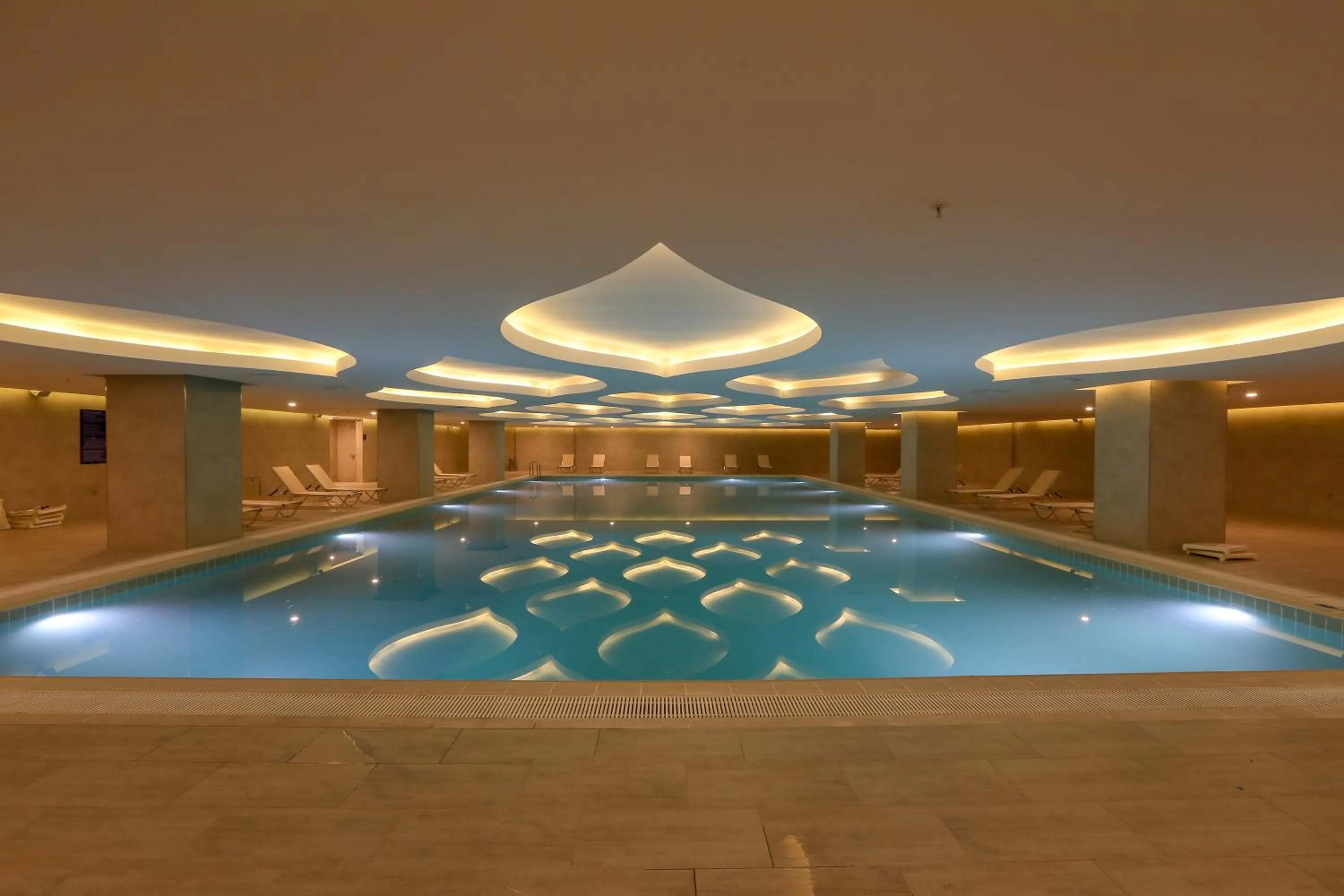 Swimming pool in TRYP by Wyndham Izmit