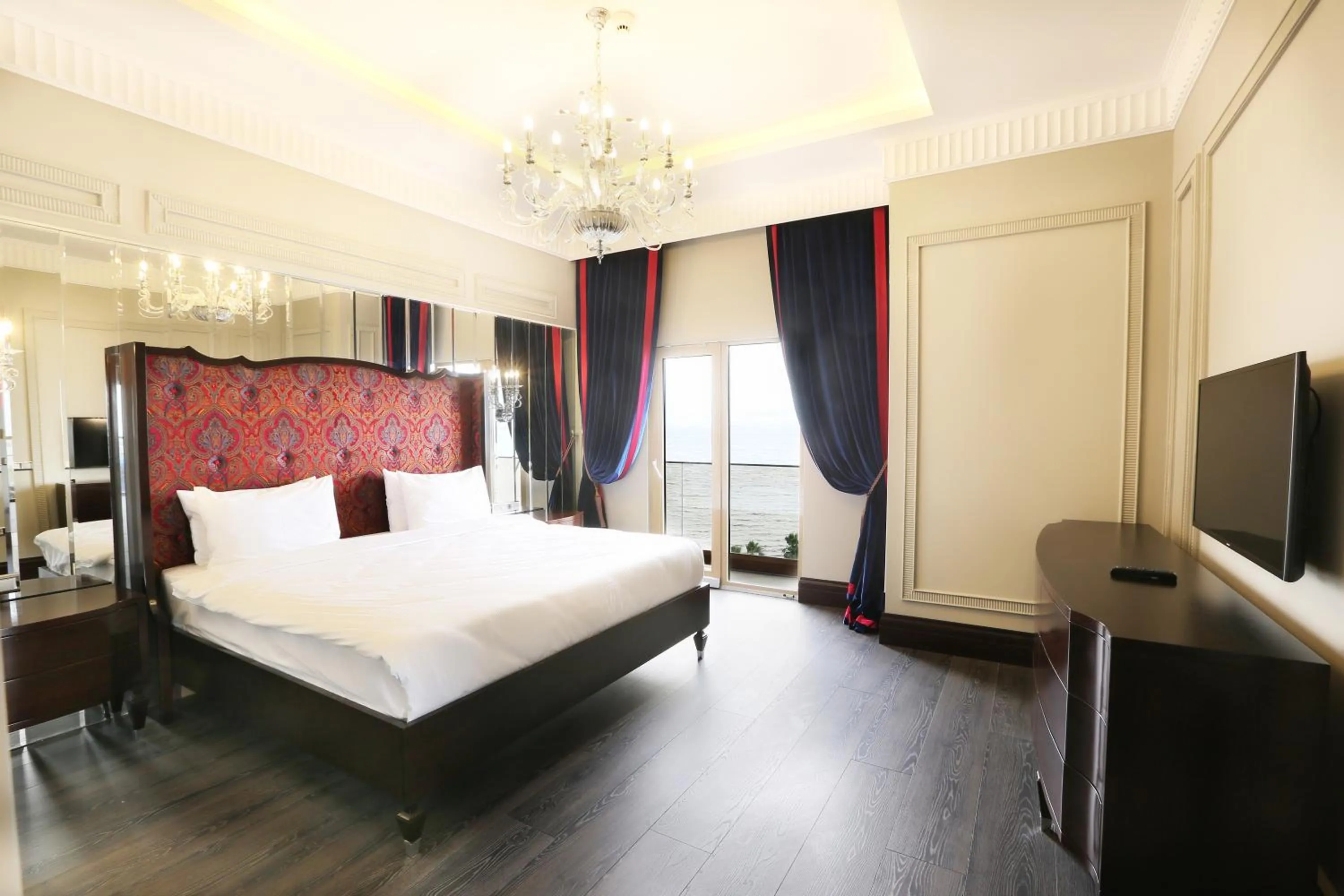 Property building, Bed in TRYP by Wyndham Izmit