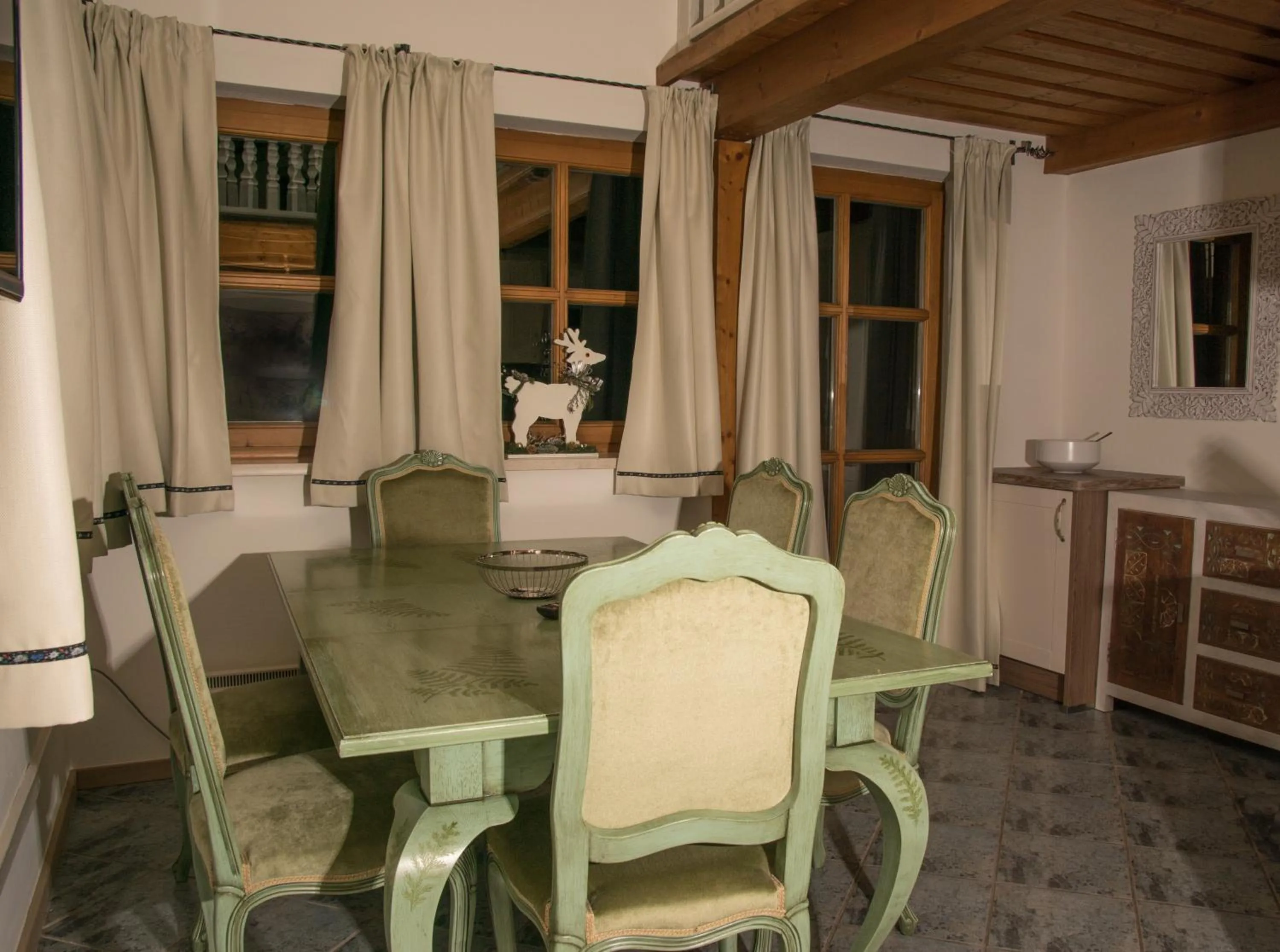 Kitchen or kitchenette in Landhaus Alpenjuwel