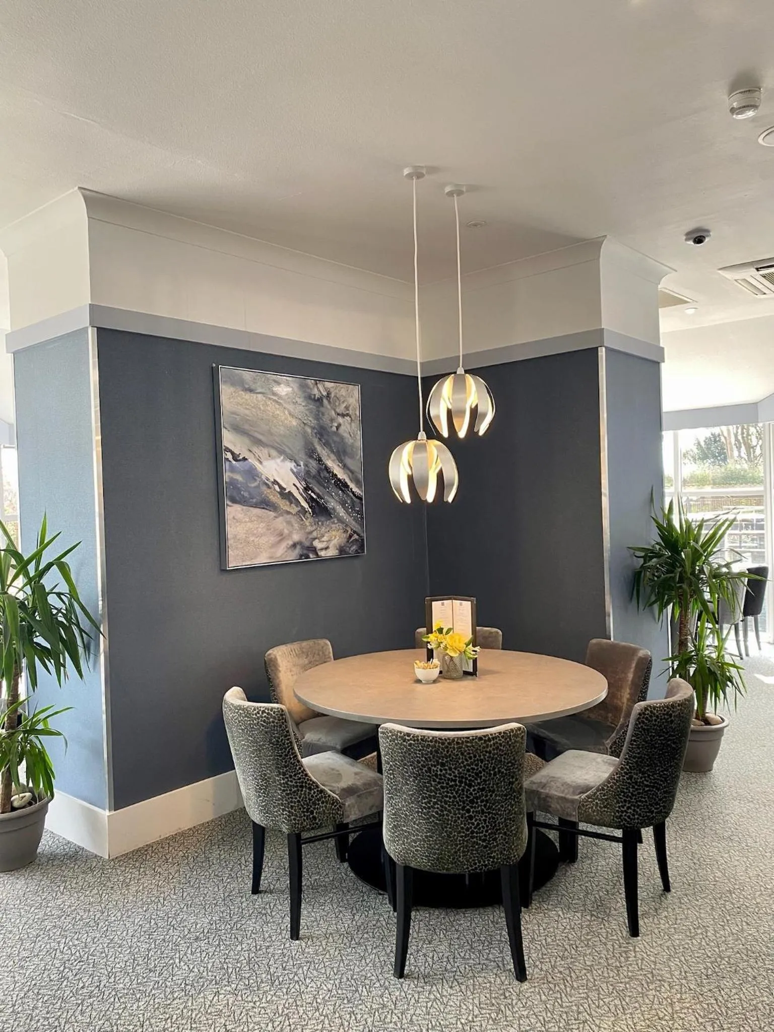 Restaurant/places to eat in Dean Park Hotel