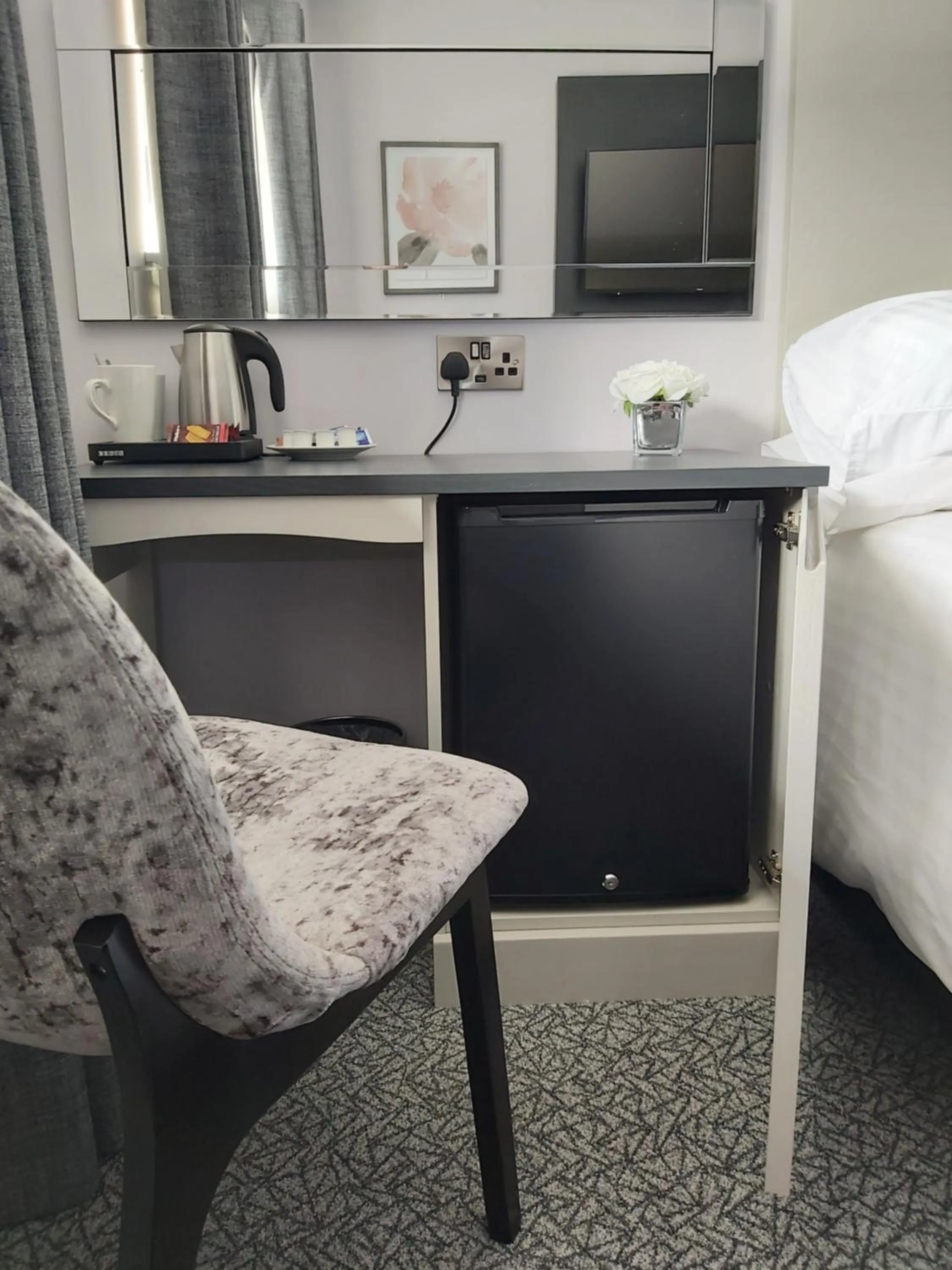 Coffee/tea facilities, Bed in Dean Park Hotel