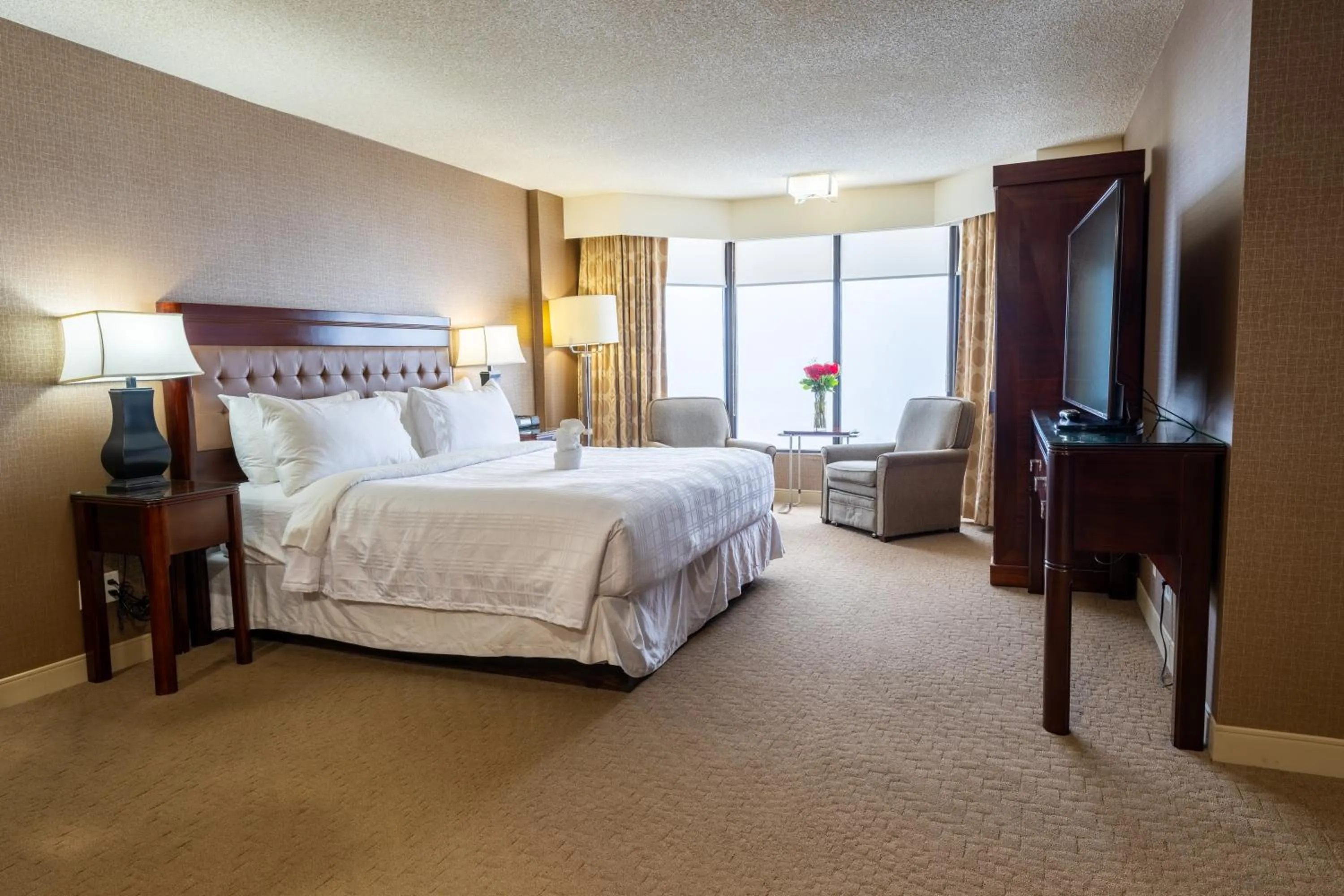 Bedroom, Bed in Red Deer Resort & Casino