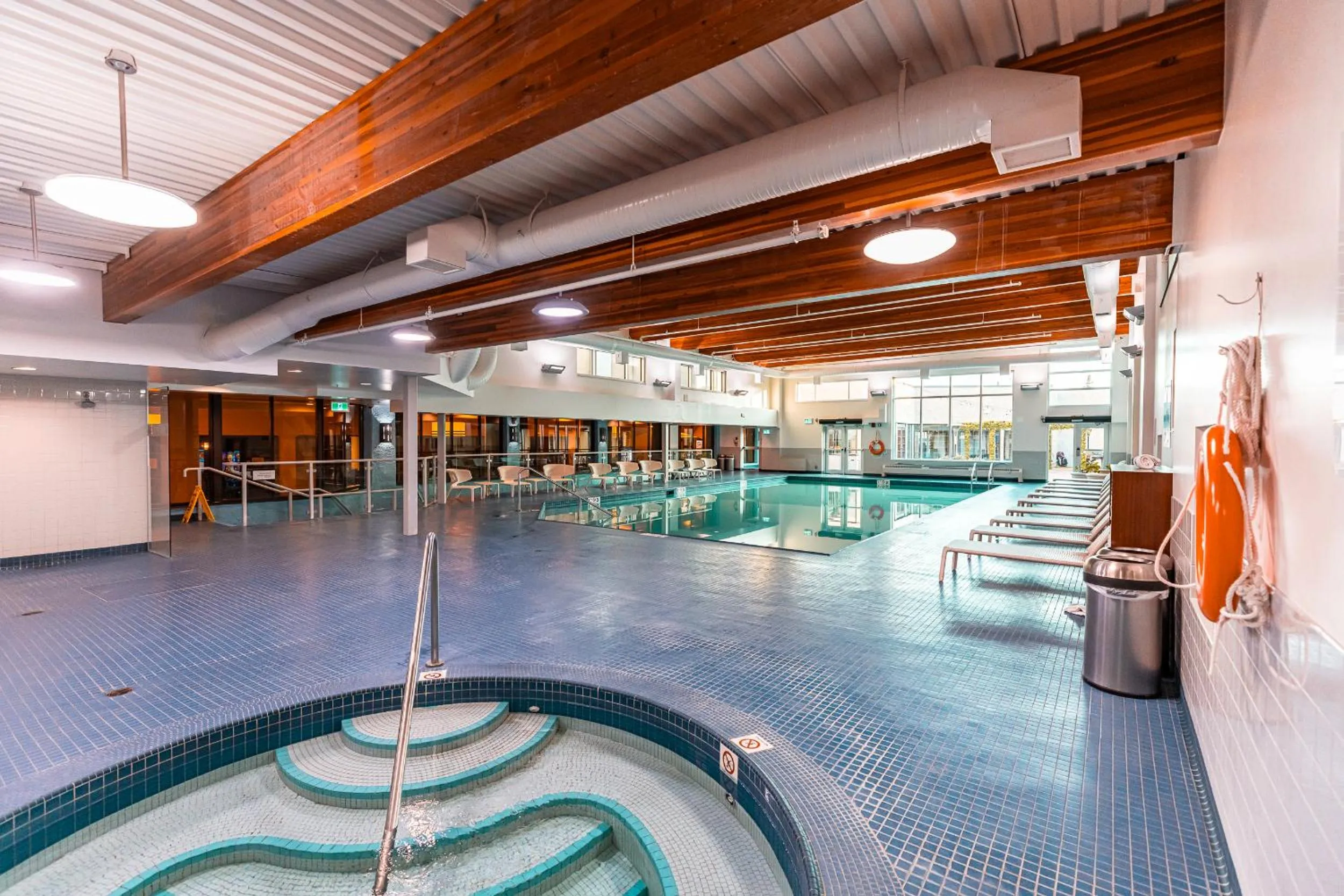 Swimming pool in Red Deer Resort & Casino