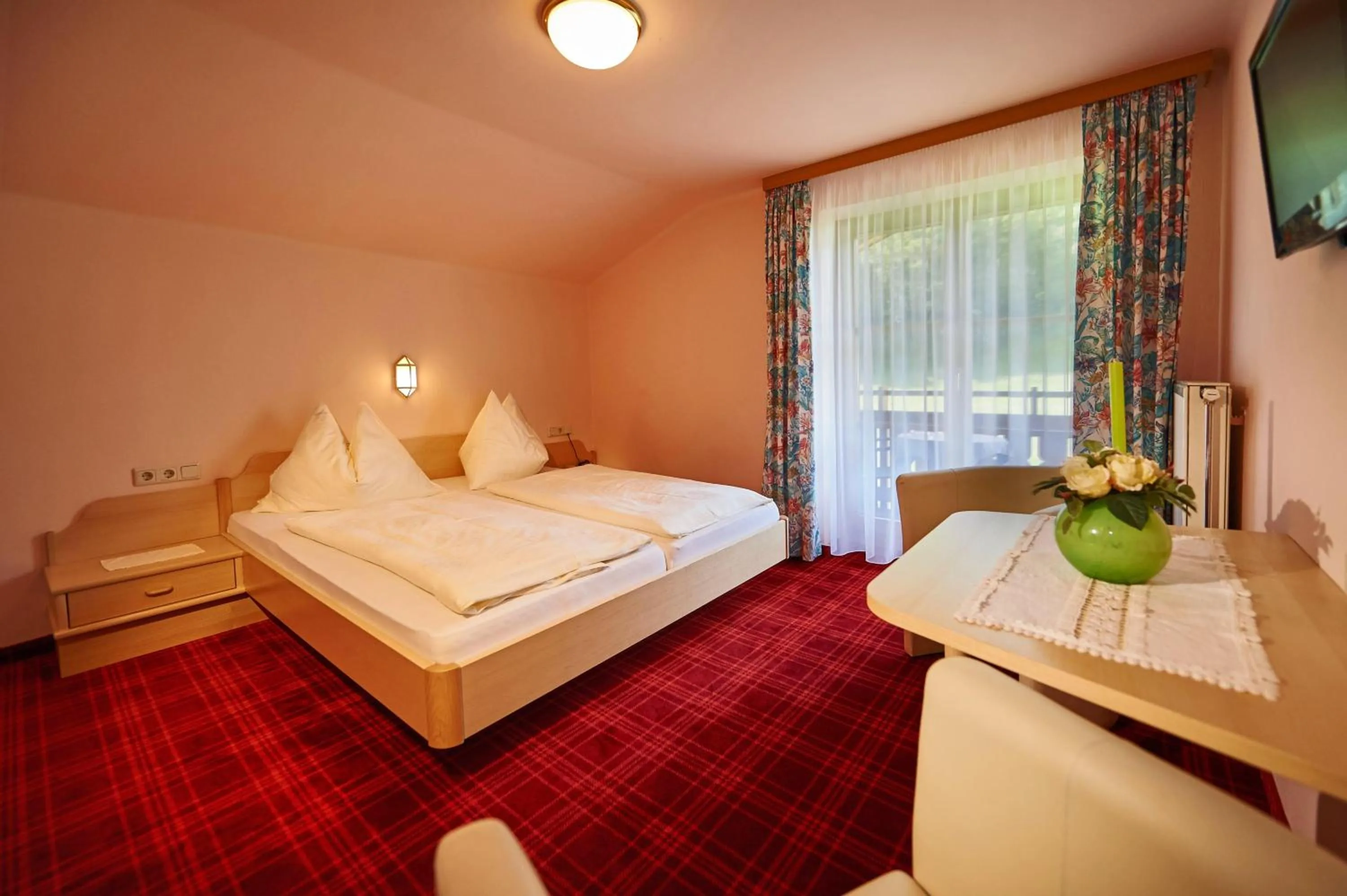 Bed in Hotel-Restaurant Schwaiger***