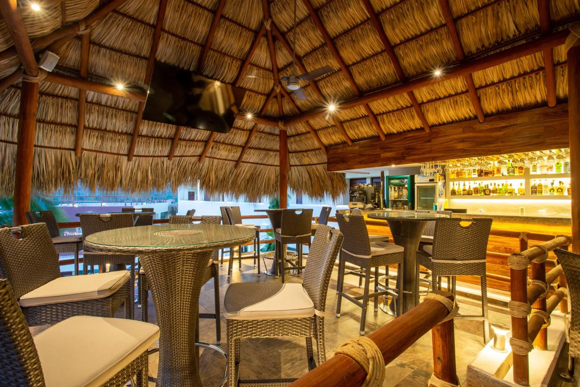 Restaurant/places to eat in Princess Mayev