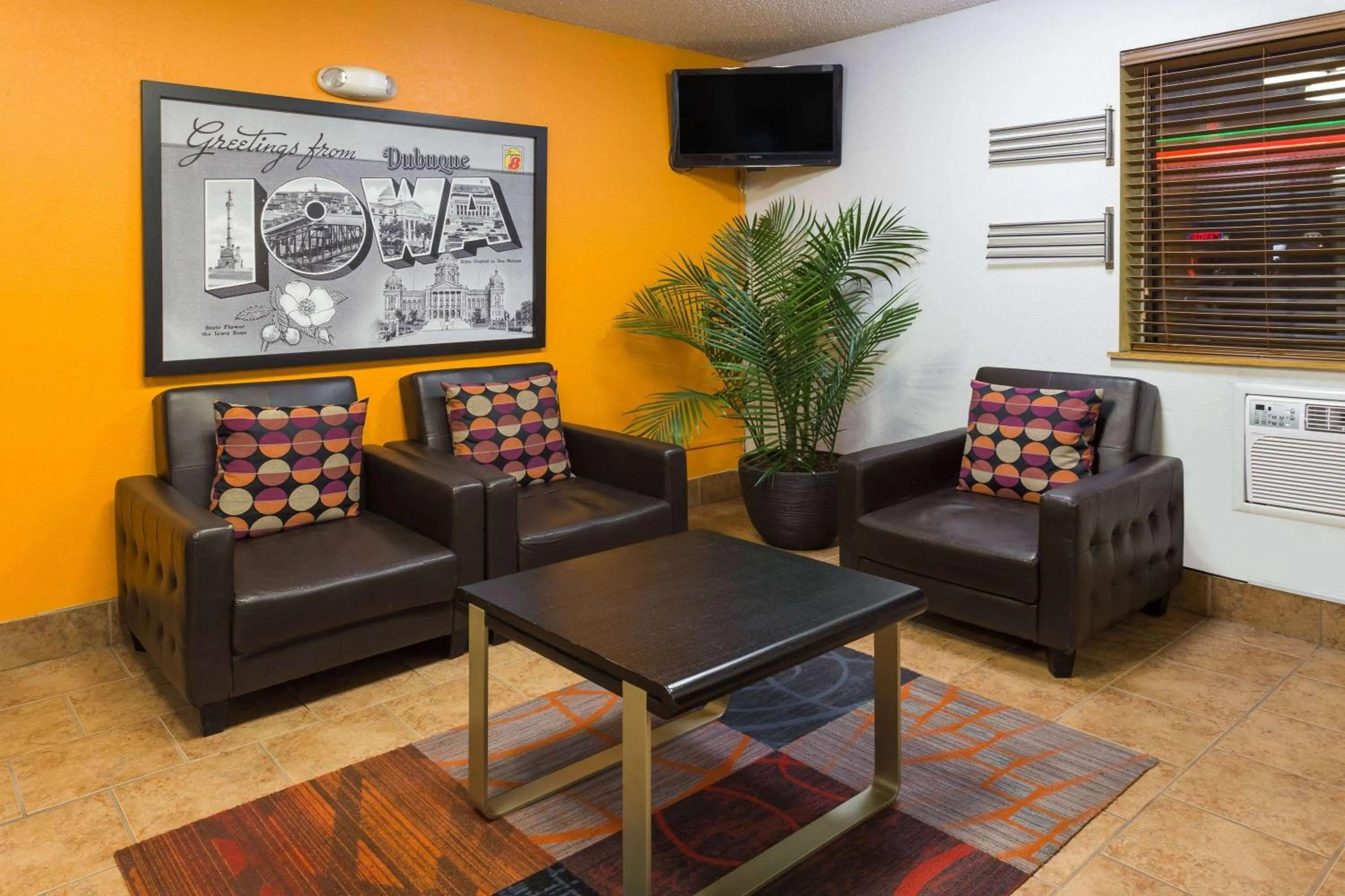 Lobby or reception in Super 8 by Wyndham Dubuque