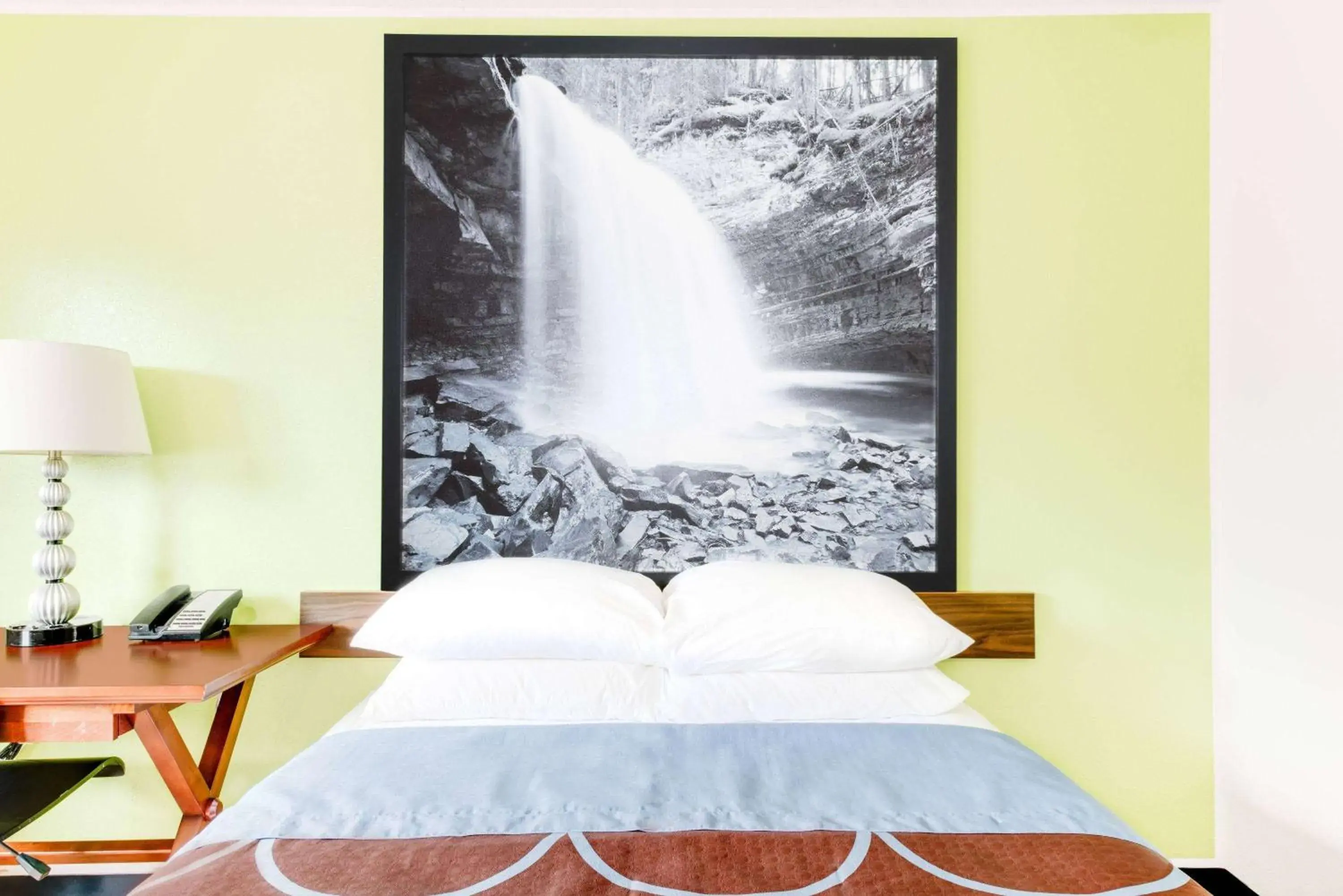 Photo of the whole room, Bed in Super 8 by Wyndham Hagerstown I-70 Photo of the whole room, Bed in Super 8 by Wyndham Hagerstown I-70