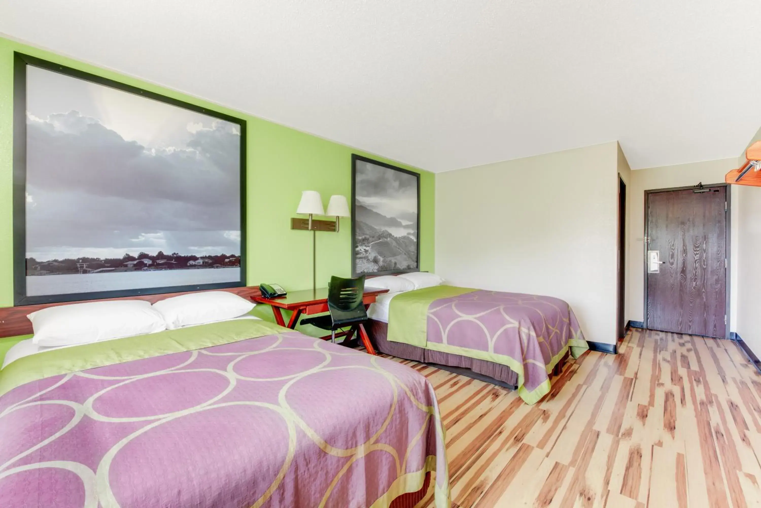 Photo of the whole room, Bed in Super 8 by Wyndham Hagerstown I-70 Photo of the whole room, Bed in Super 8 by Wyndham Hagerstown I-70